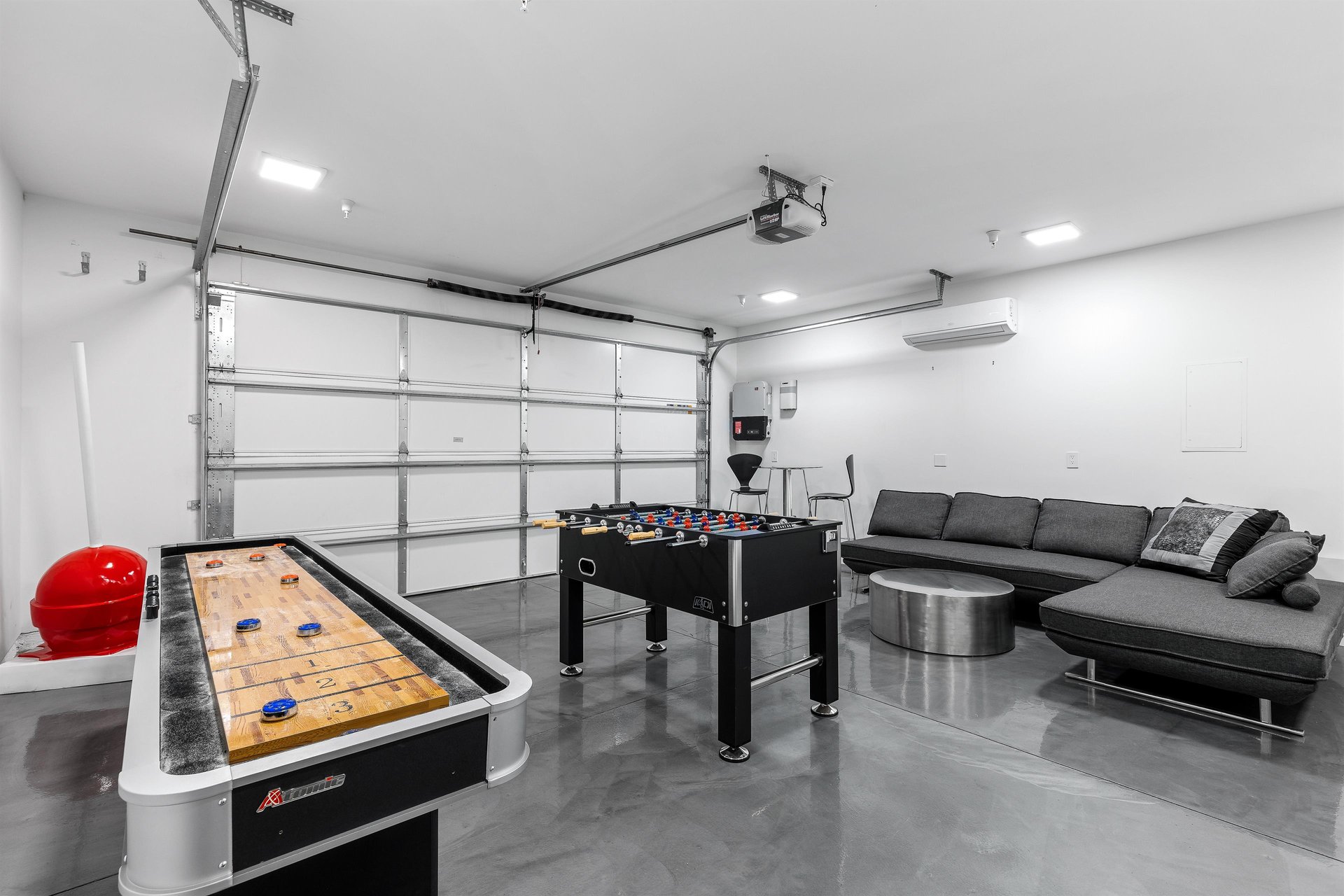 Games room in the garage