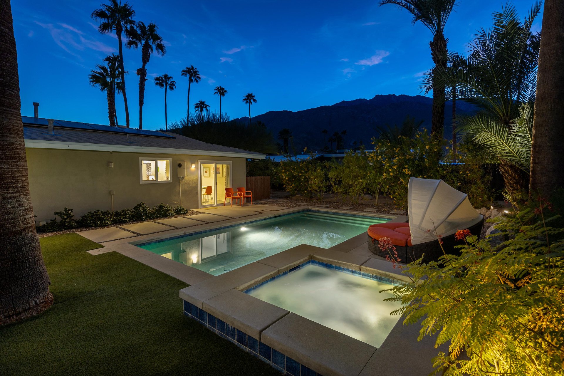 Enjoy the Spa while having a cocktail