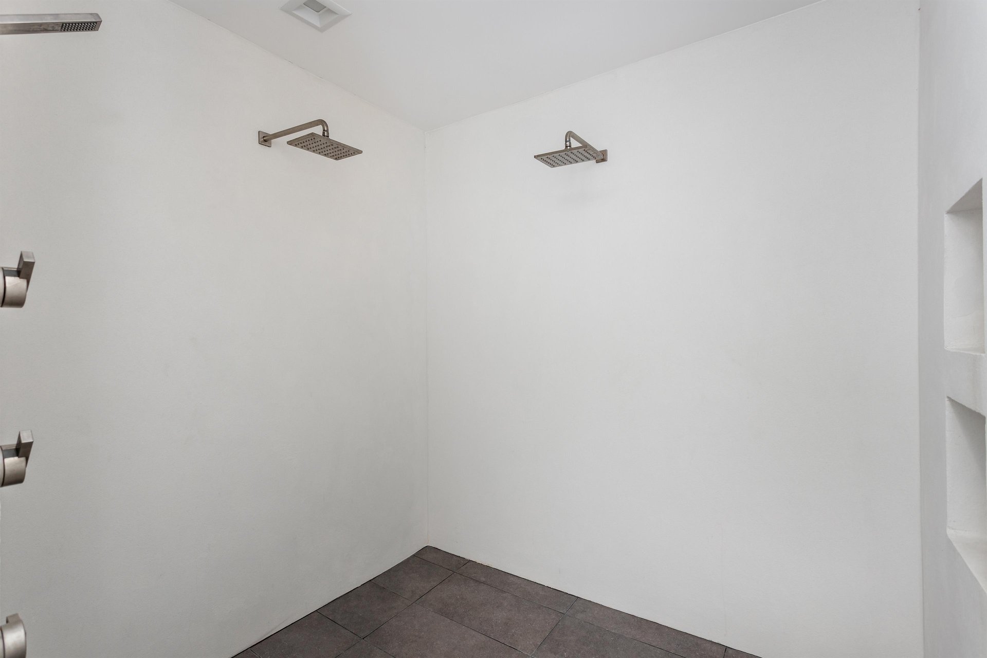 Luxurious bathroom fixtures