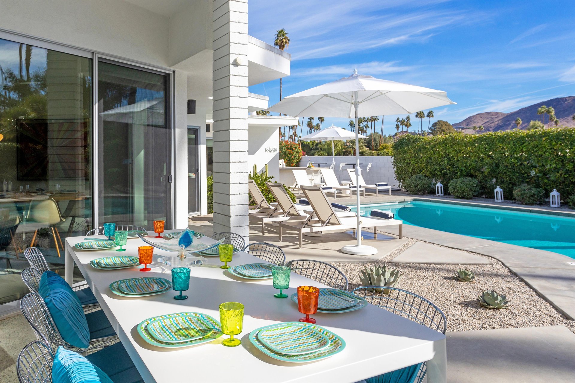 Al fresco dining for 10