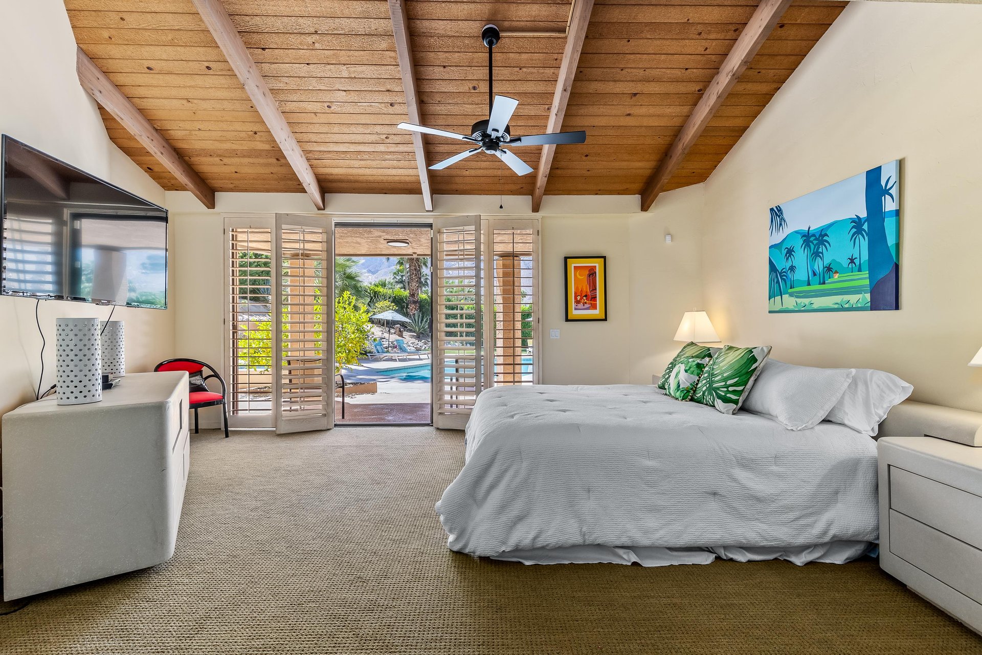 Relaxing guest bedroom