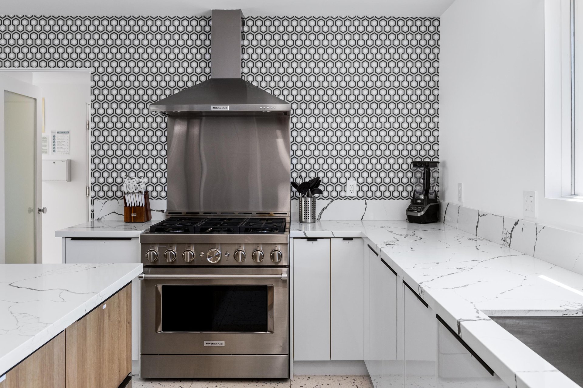 Modern kitchen appliances througout