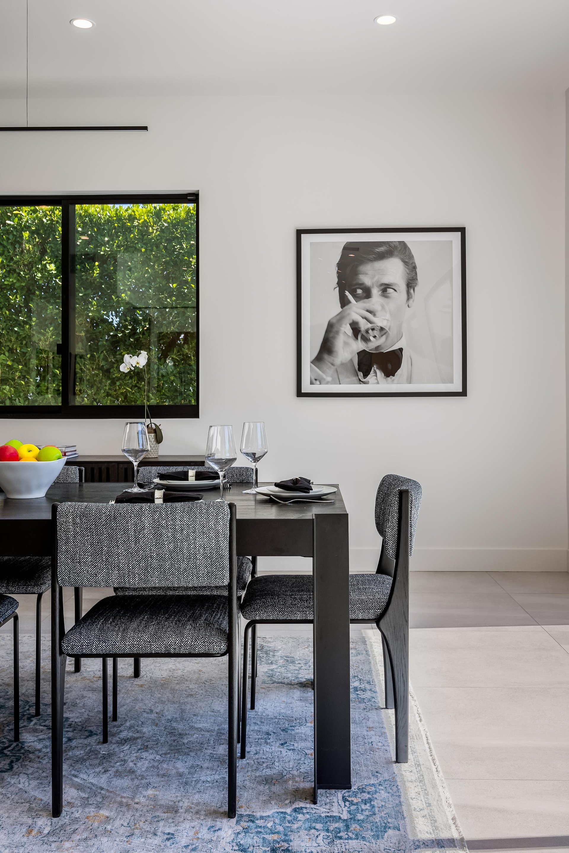 Indoor dining for eight