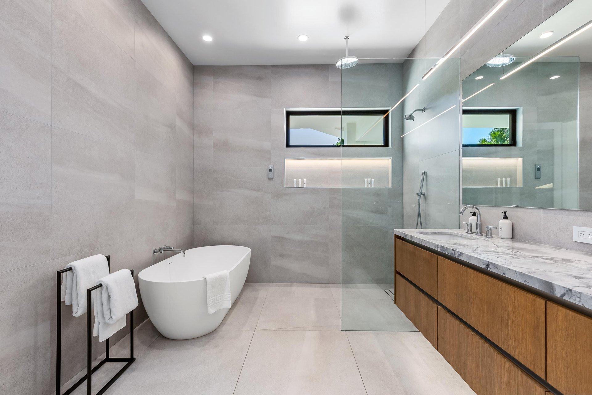 Spalike guest bathroom