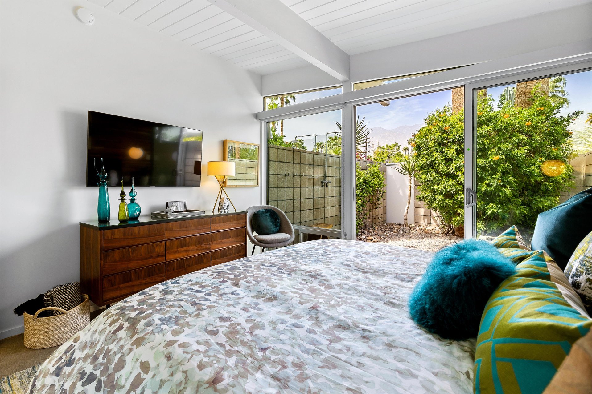 Luxurious guest bedroom