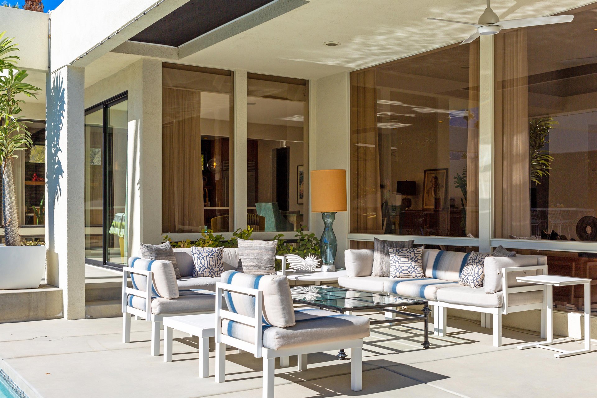 Outdoor living space with room for your entire group