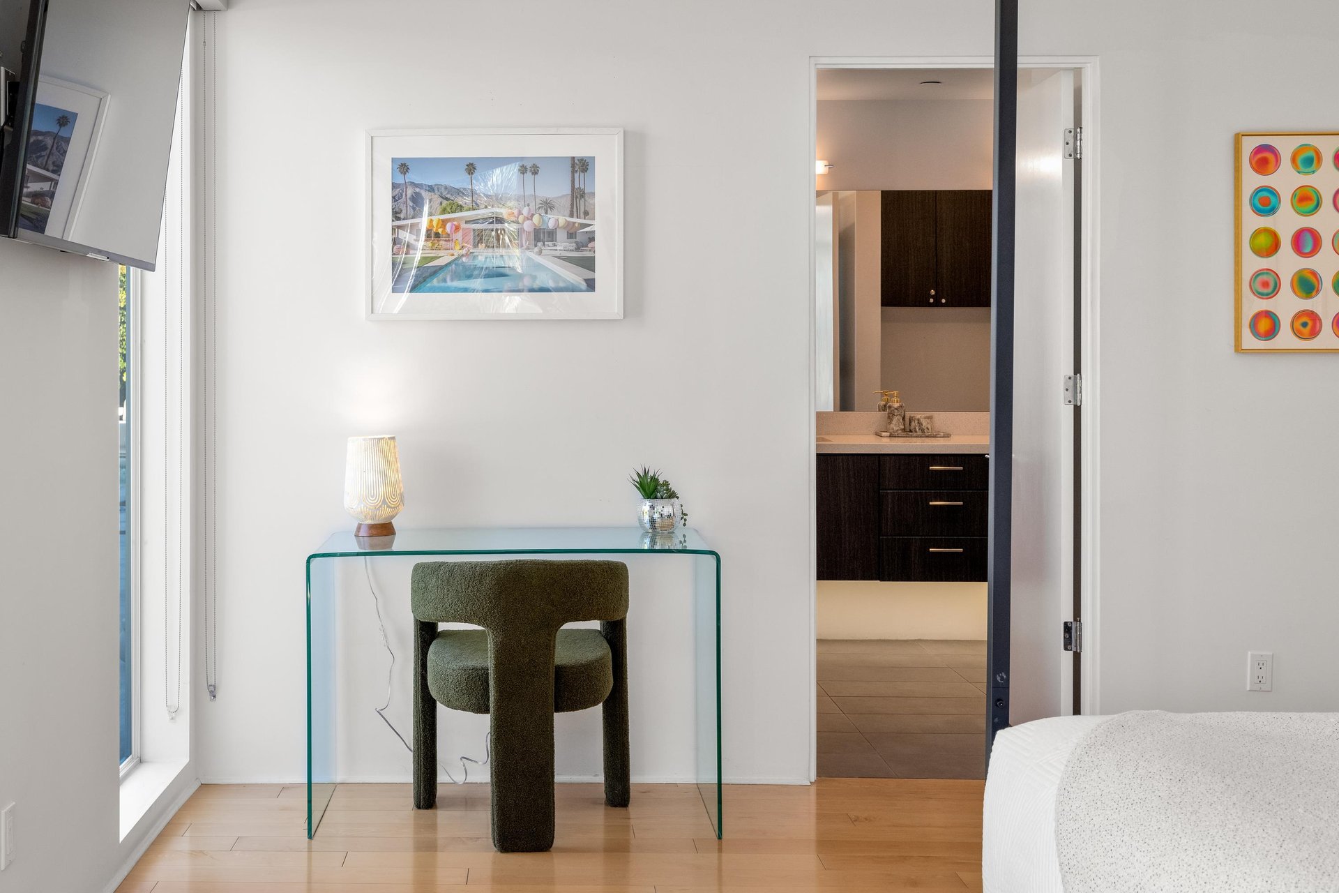 If you need to work, heres a desk for you