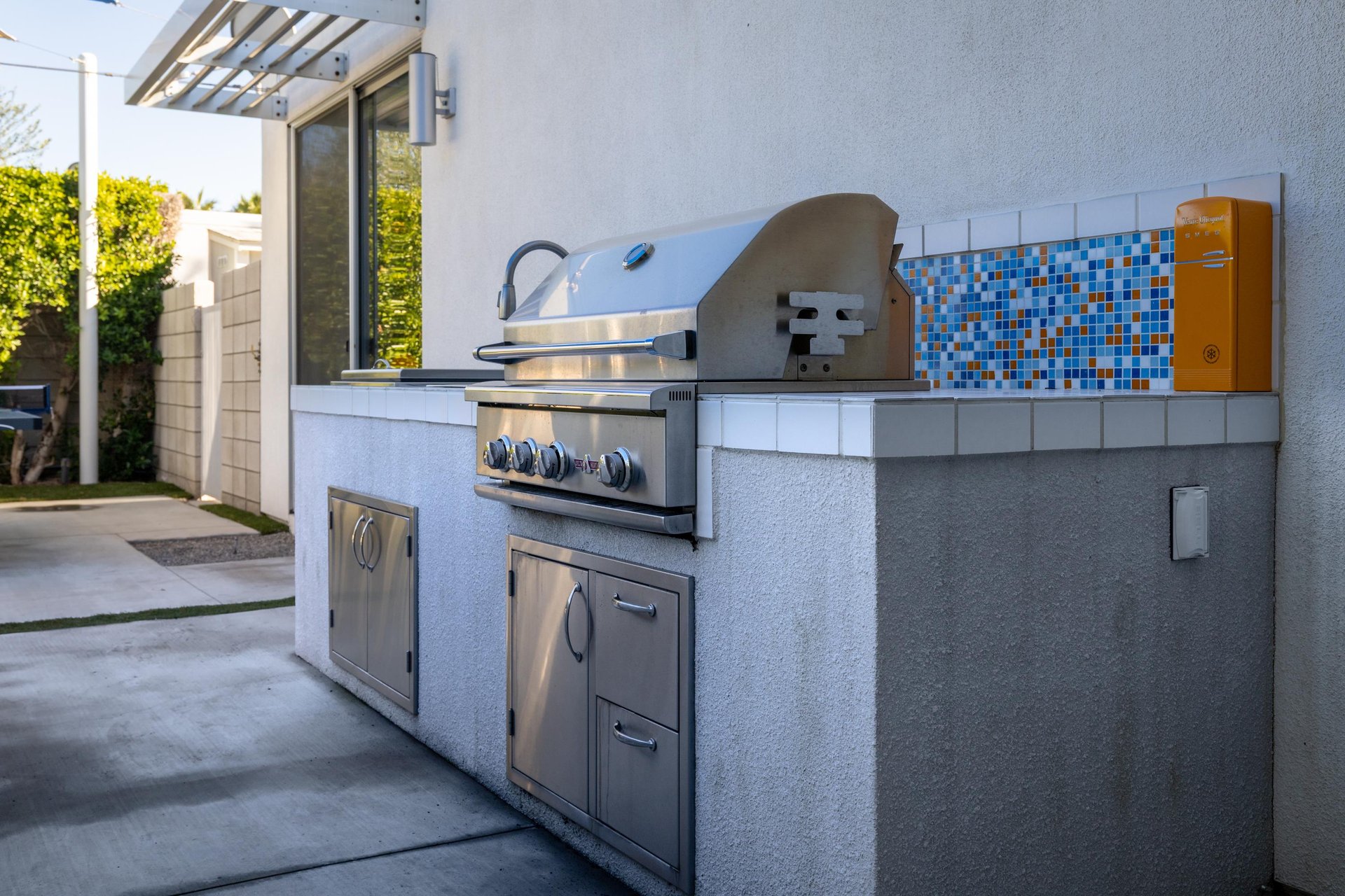 Amazing builtin outdoor kitchen with BBQ