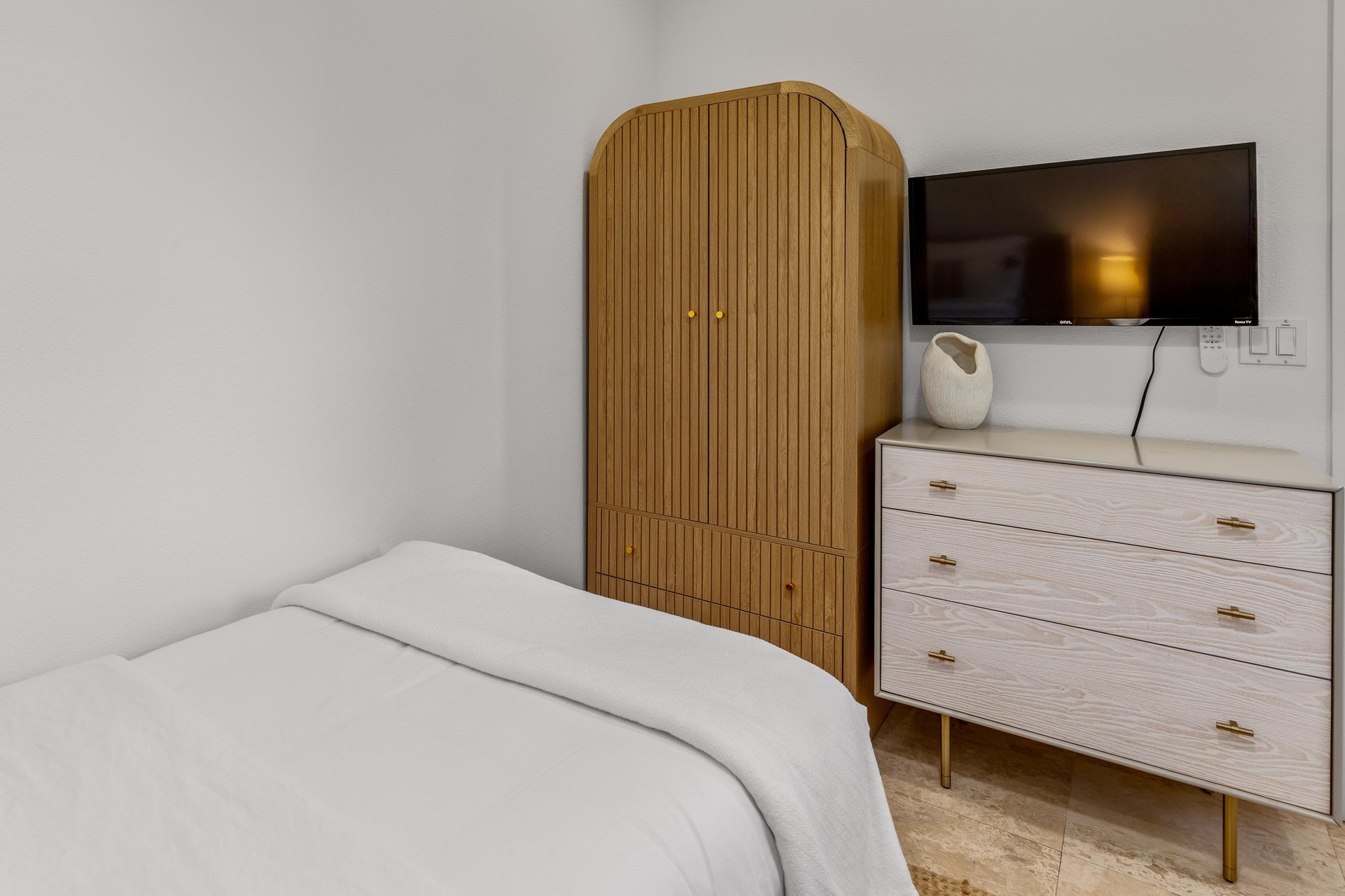 Peaceful twin bedroom