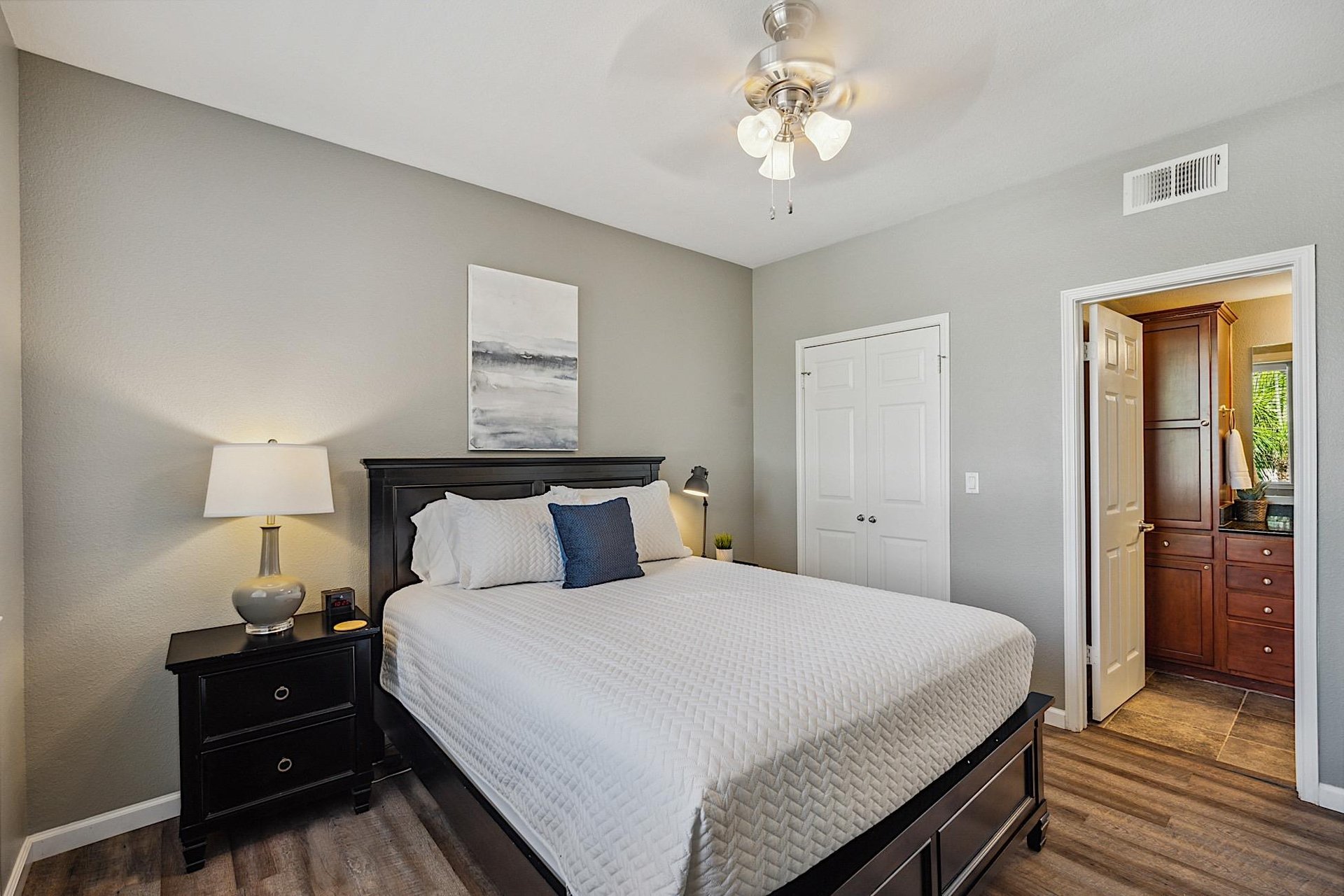 Second bedroom  Queen Sized Bed