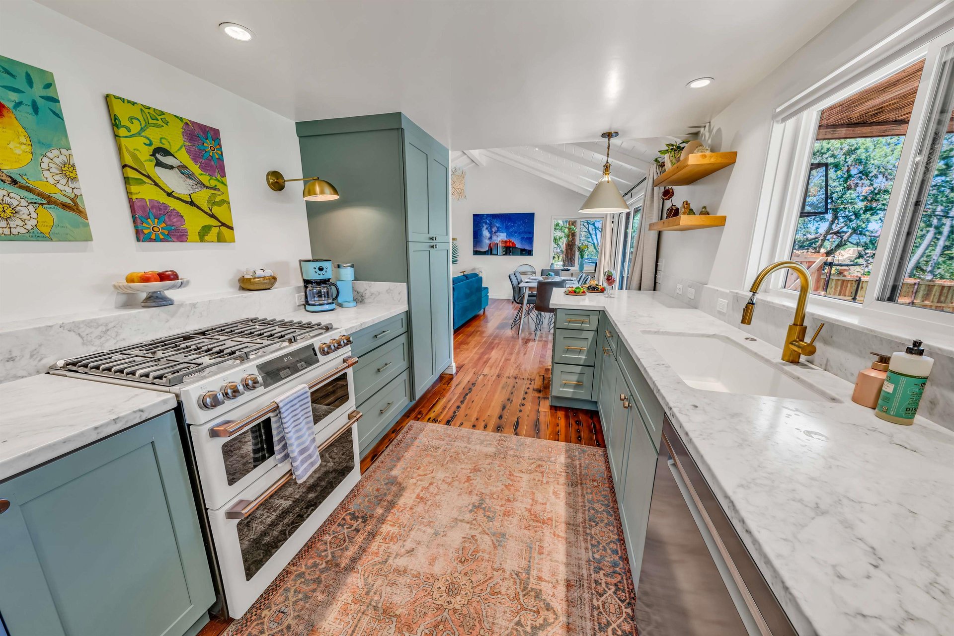 Fully Stocked Kitchen