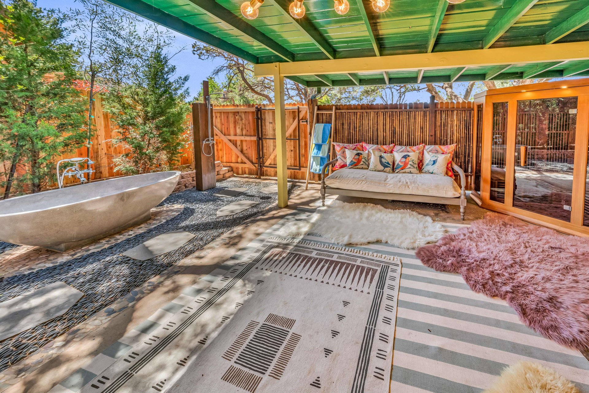 Bali Room With Sauna and Soaking Tub