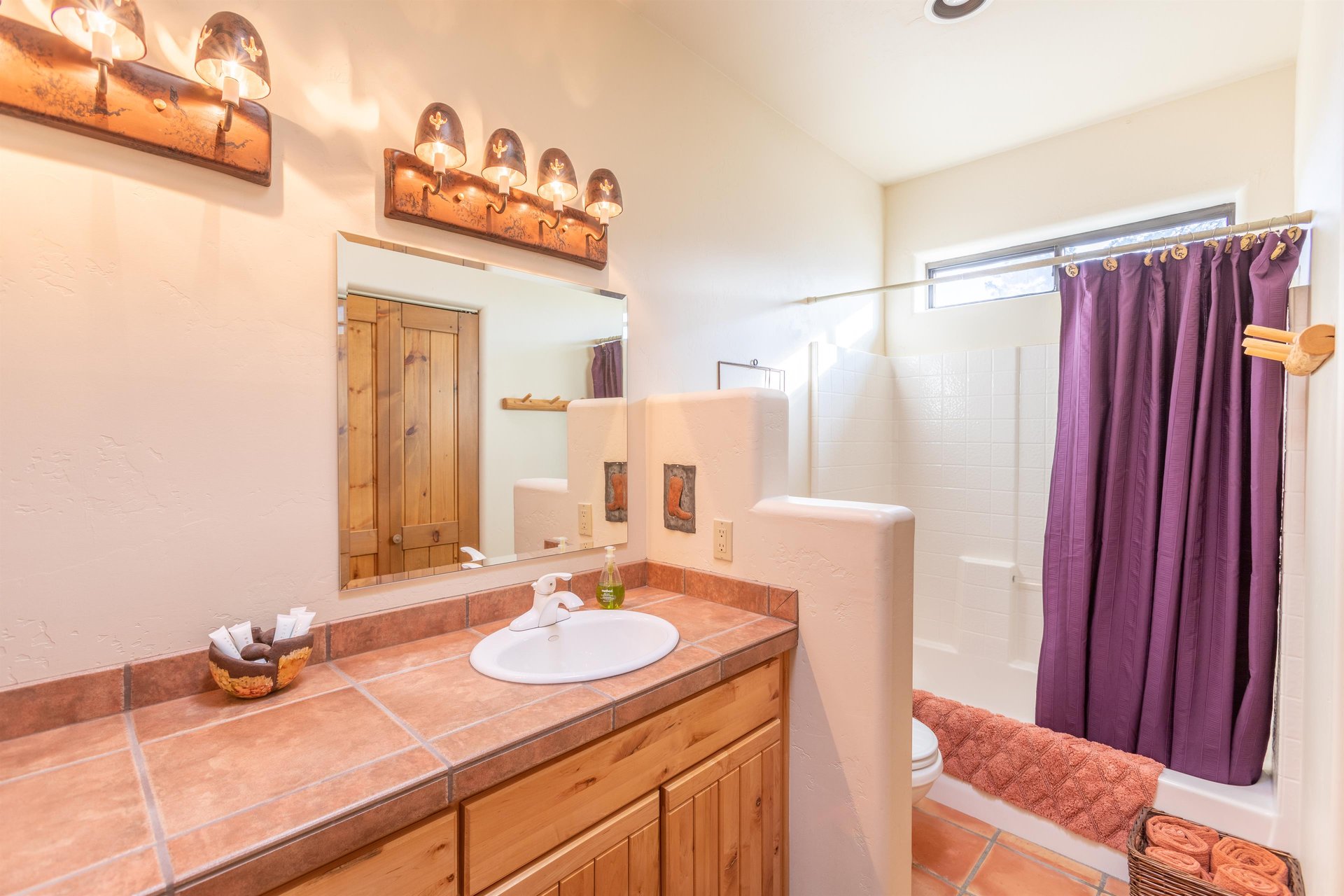Guest Bedroom En Suite With Tub