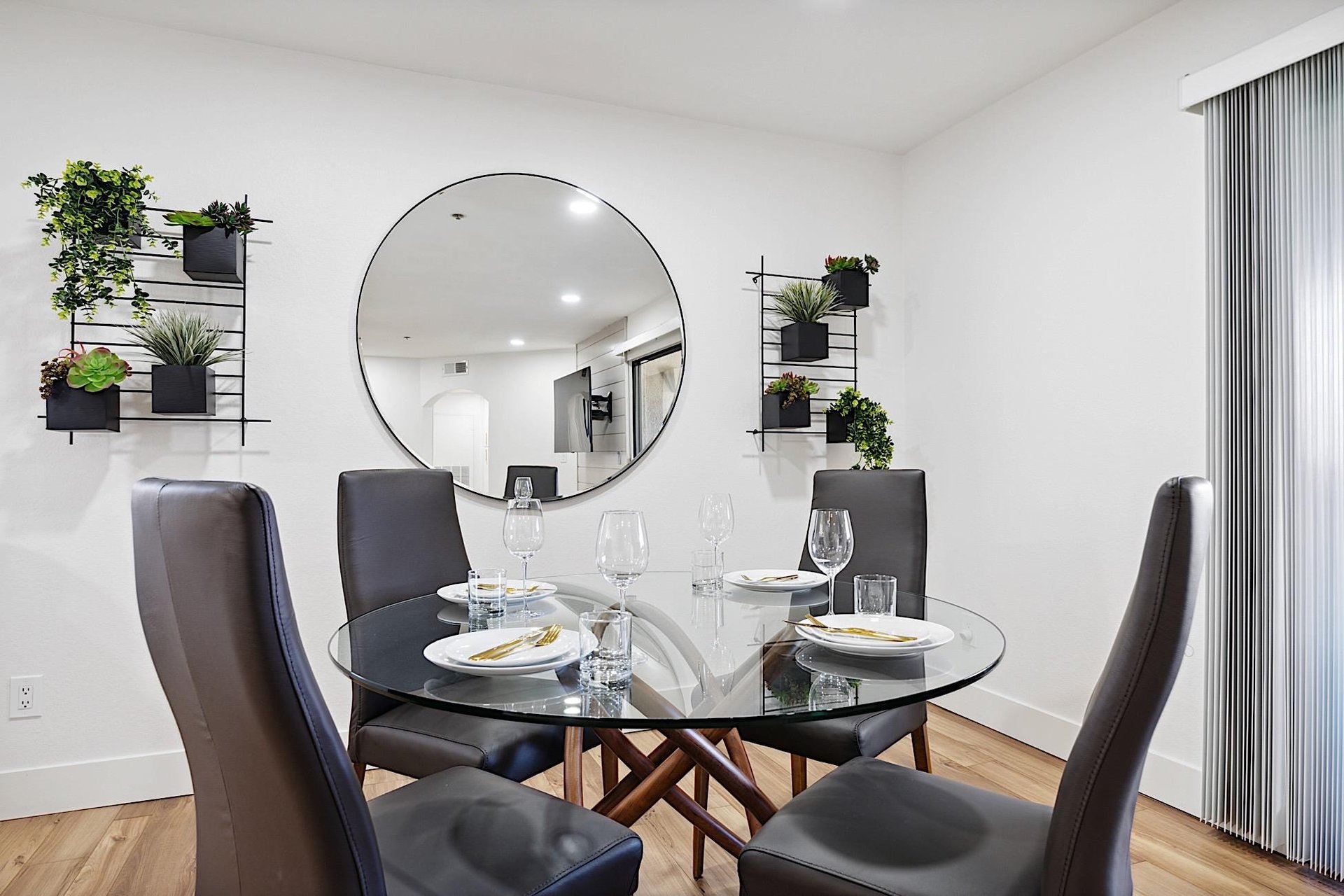 Dining table seats 4