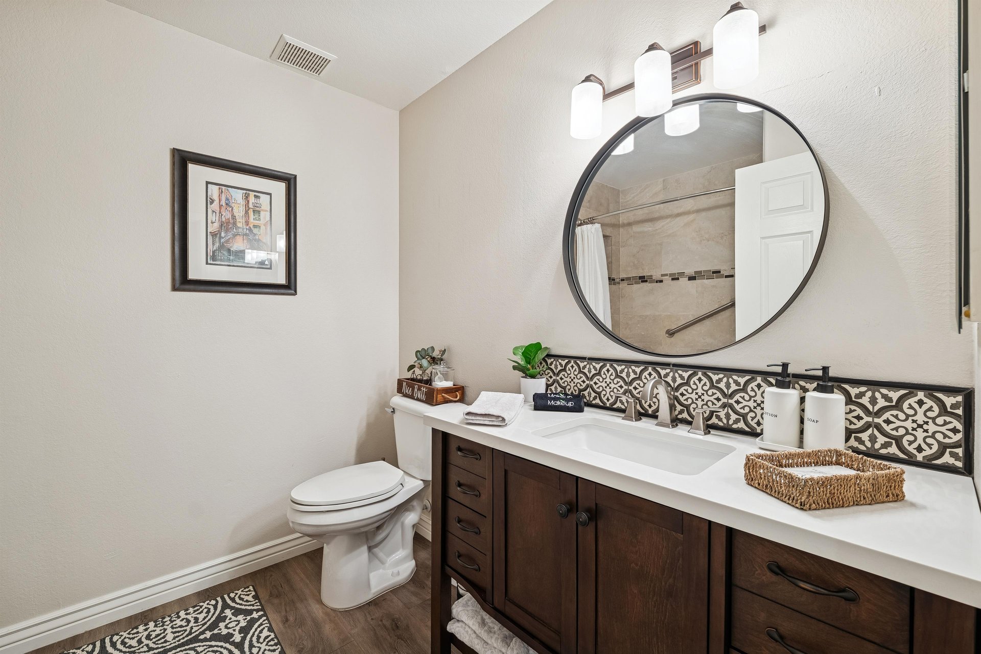 Guest bathroom with open space vanity.
