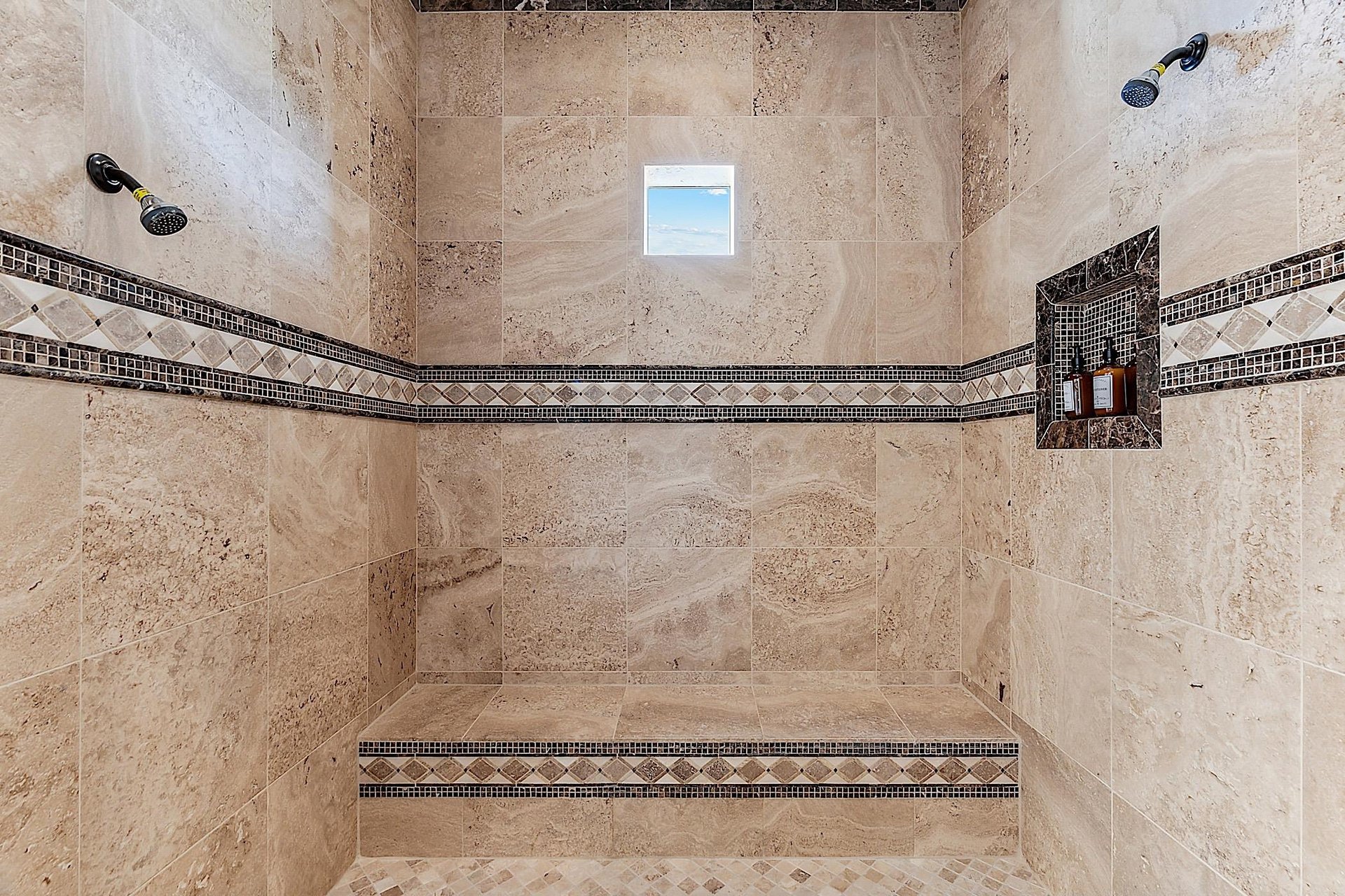 Walkin Shower w Rainfall