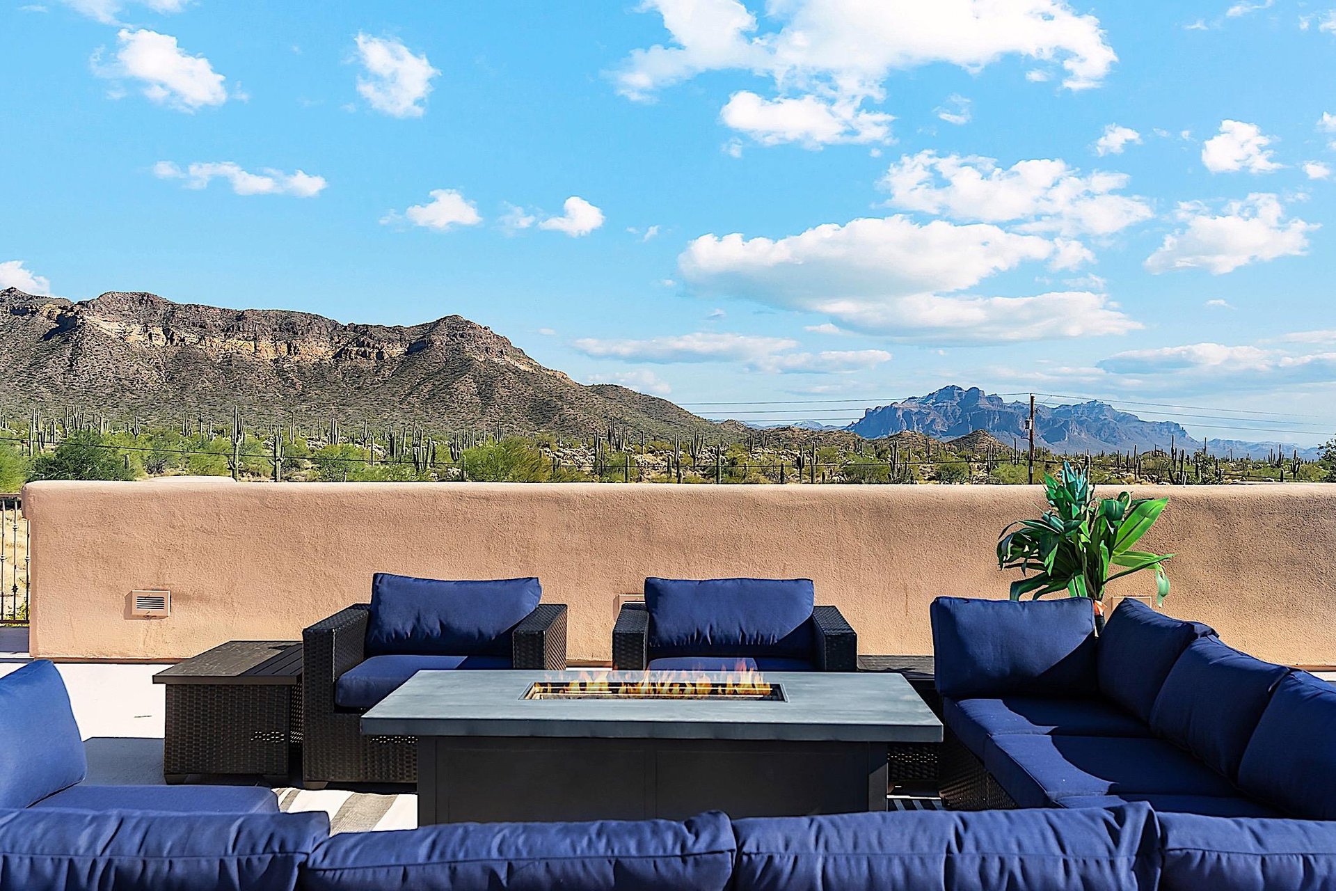 Stunning Mountain Views   Rooftop Patio