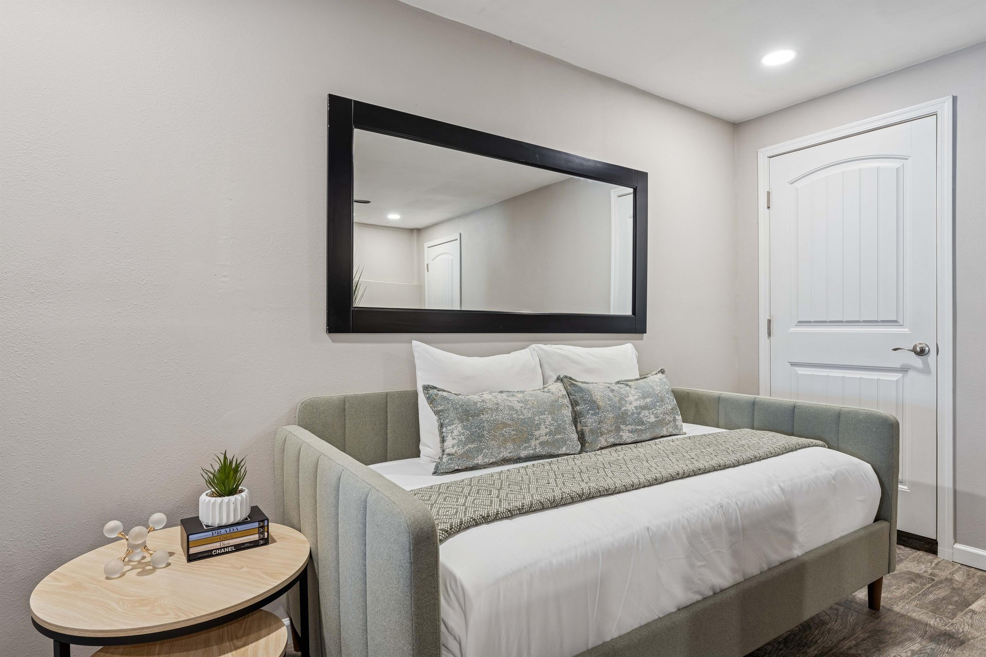 Additional day bed with trundle.