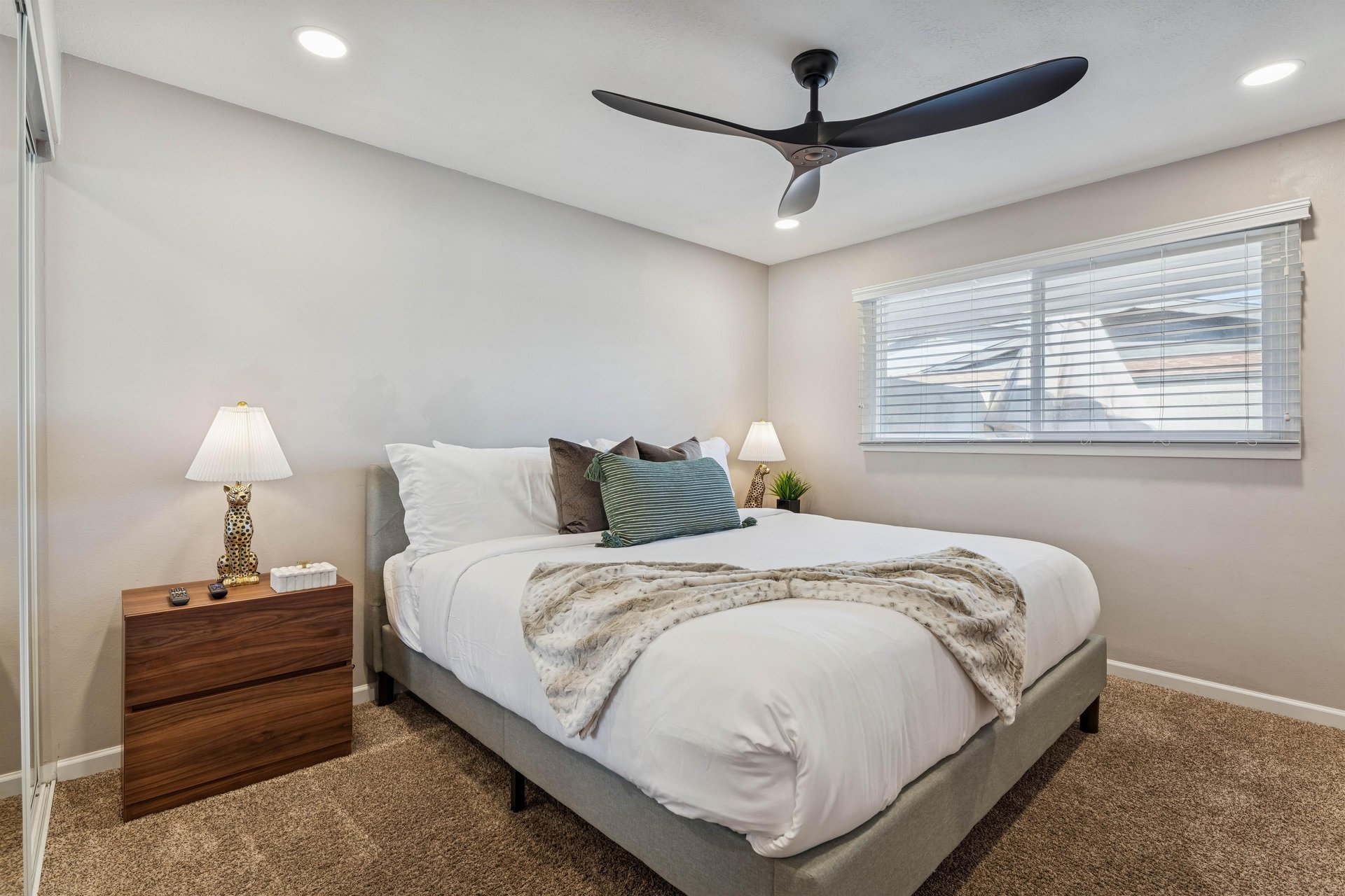 Guest bedroom with King Size bed.