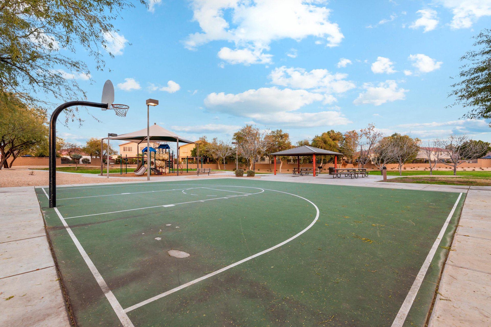 Neighborhood park behind the home w basketball court
