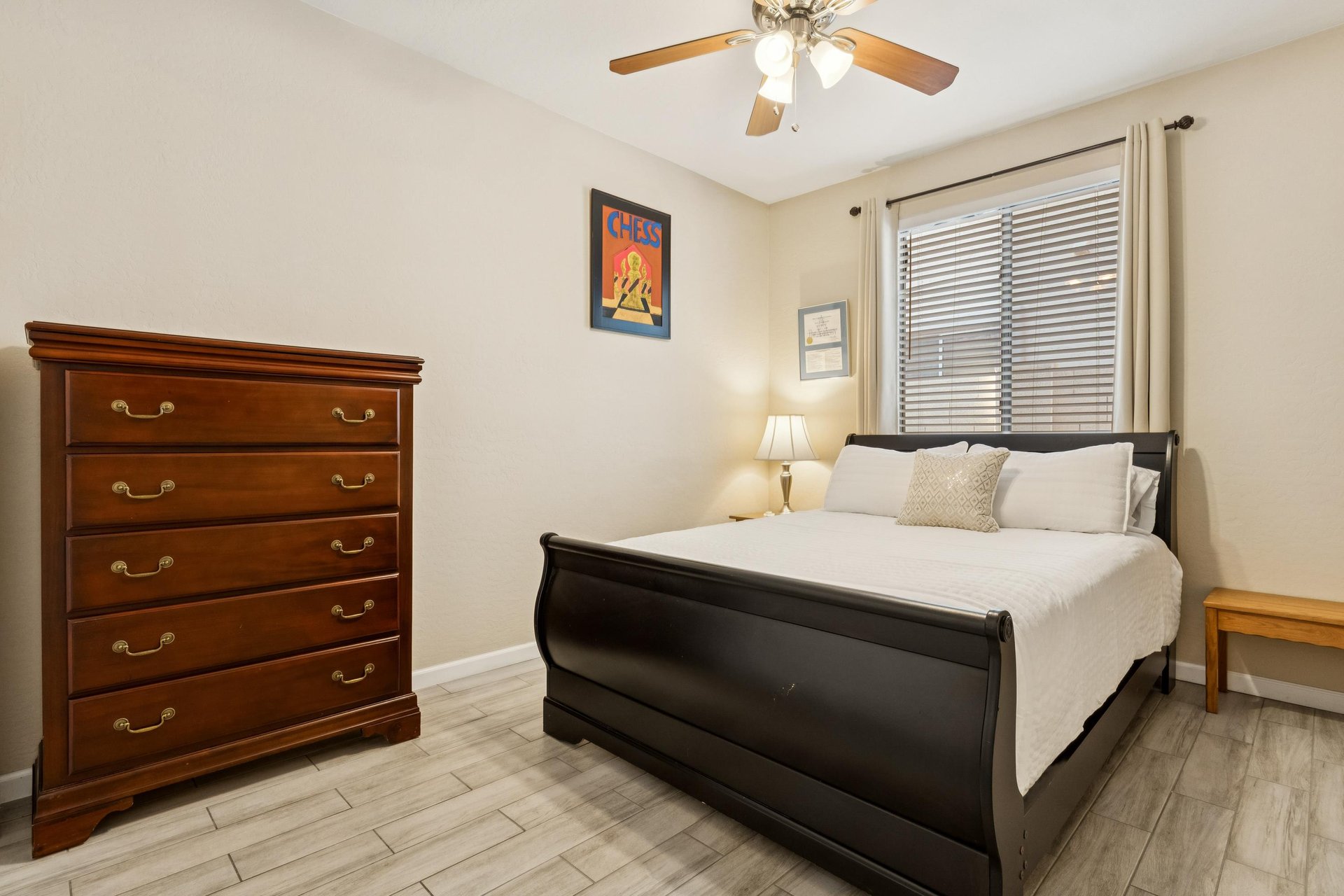 Guest Bedroom 1 with Queen Size bed