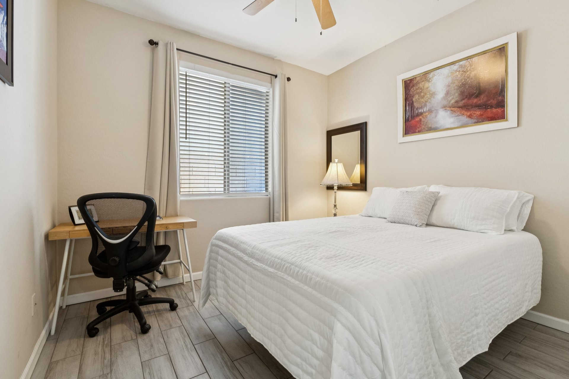 Guest Bedroom 2 with Queen Size bed