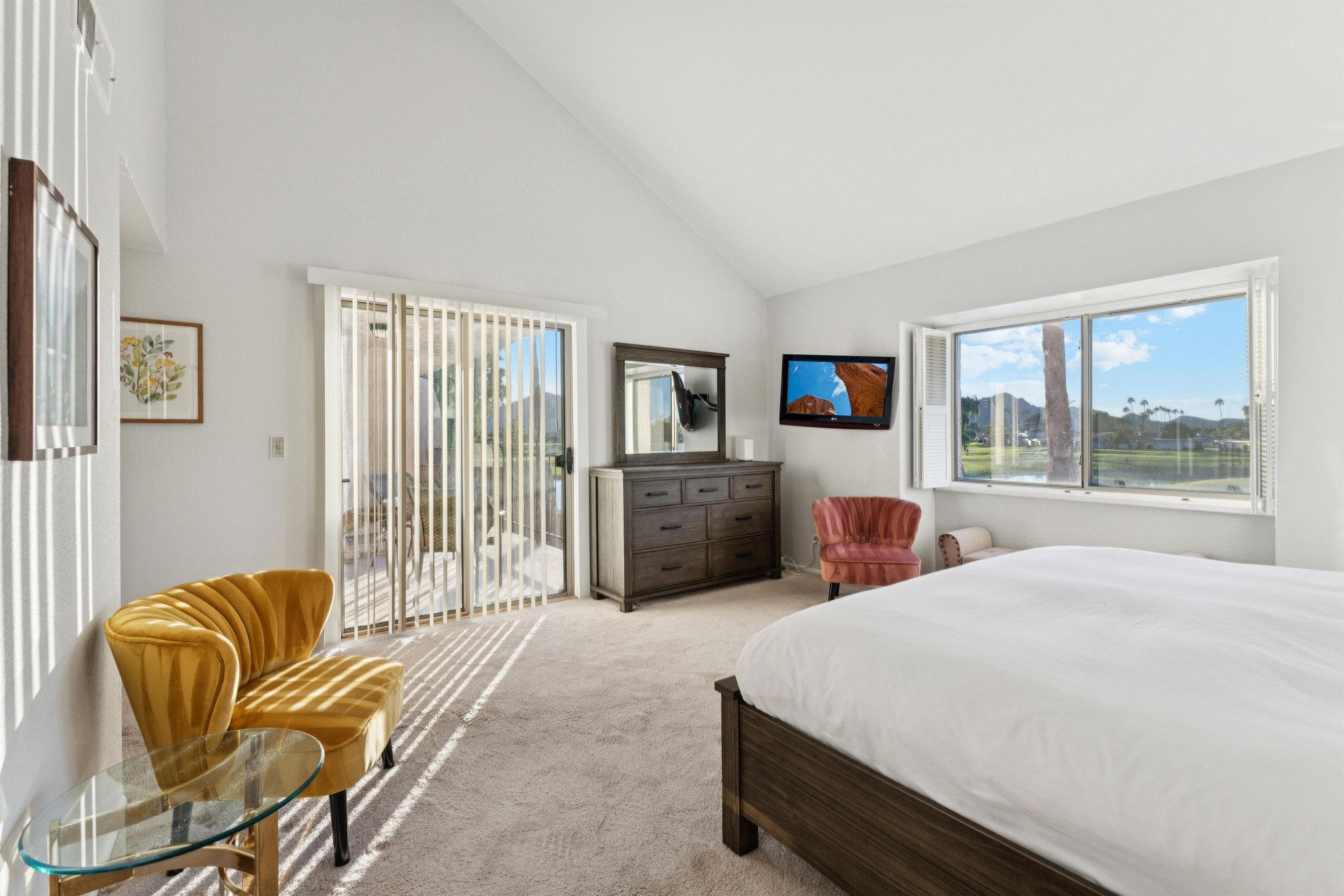 Huge main room with gorgeous views of the golf course and Camelback Mountain