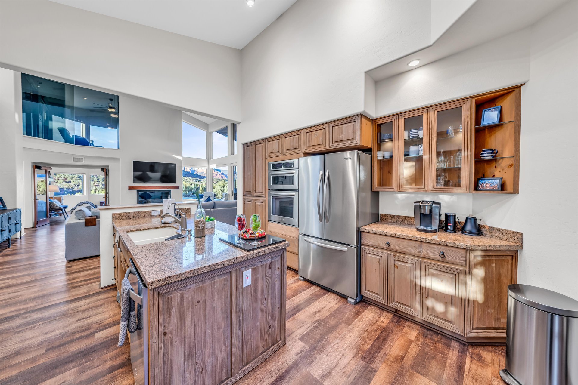 Spacious Fully Stocked Kithcen