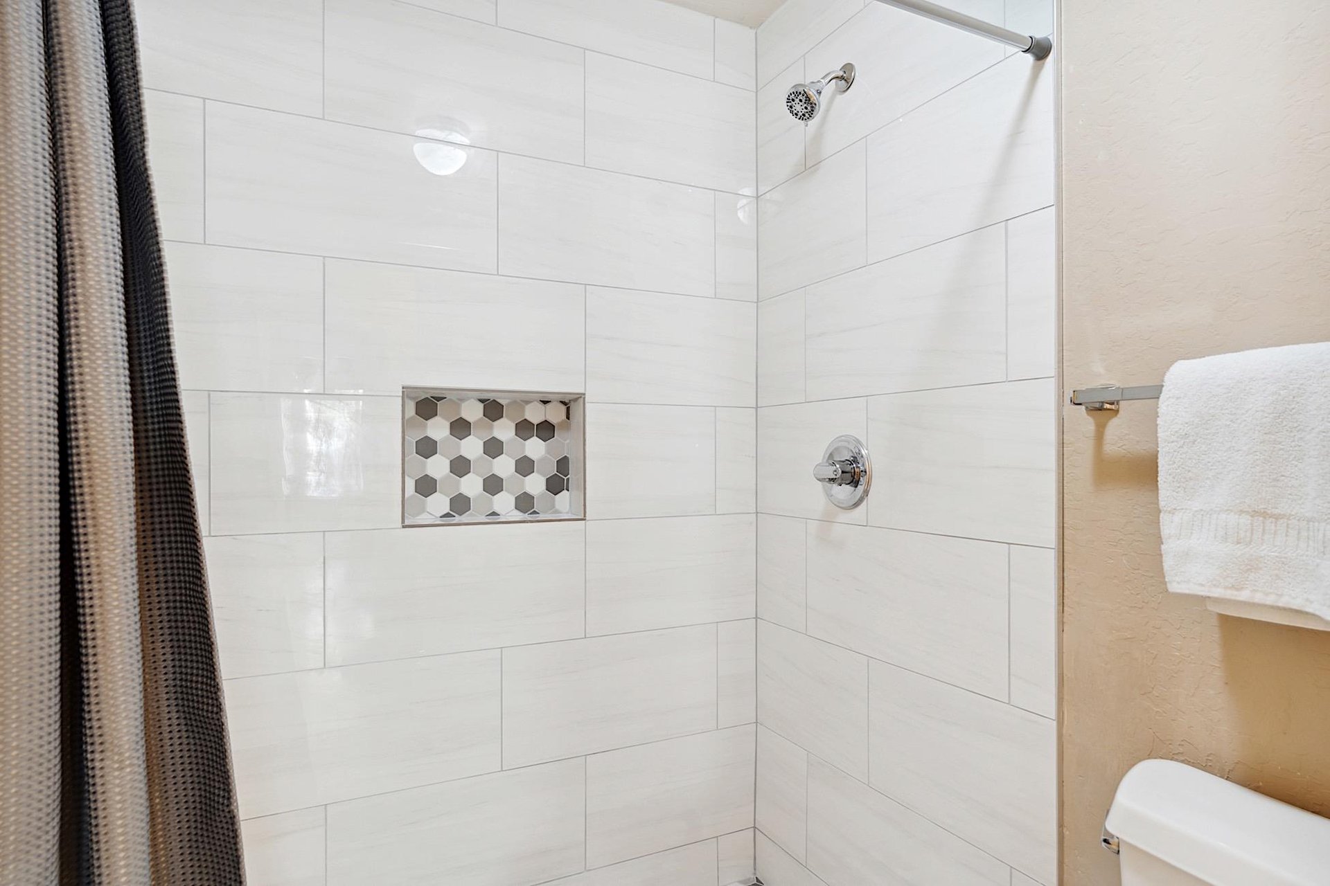 Second Bathroom  Walkin Shower