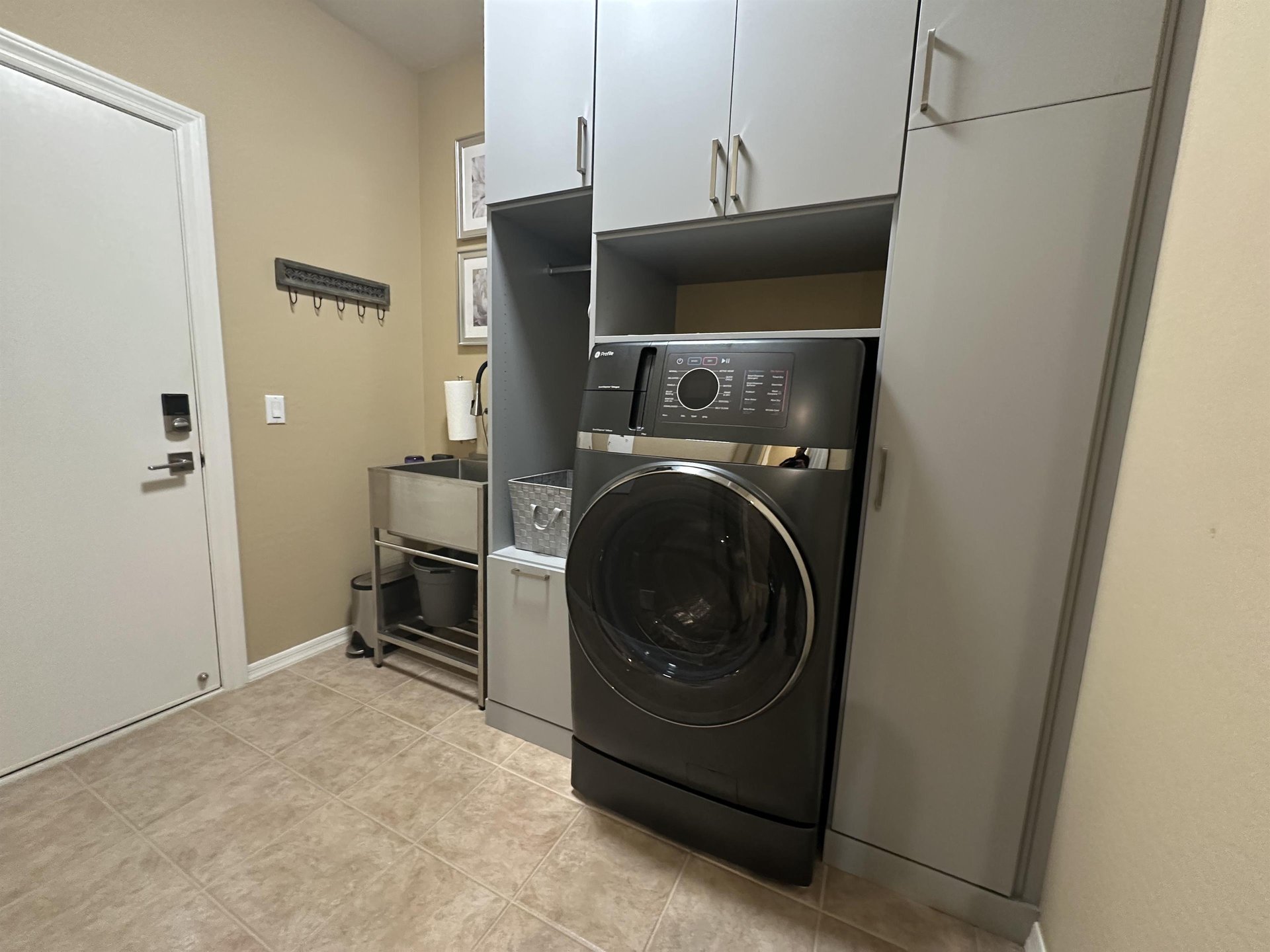 Laundry room has a washer  dryer all in one.