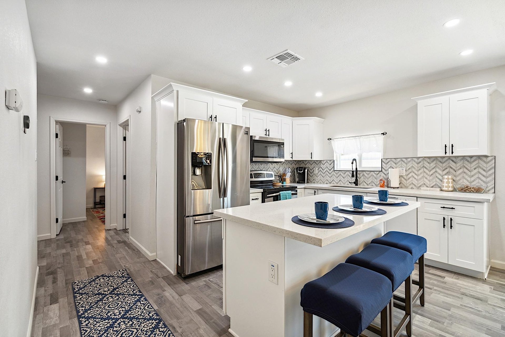 Kitchen breakfast bar  kitchen island