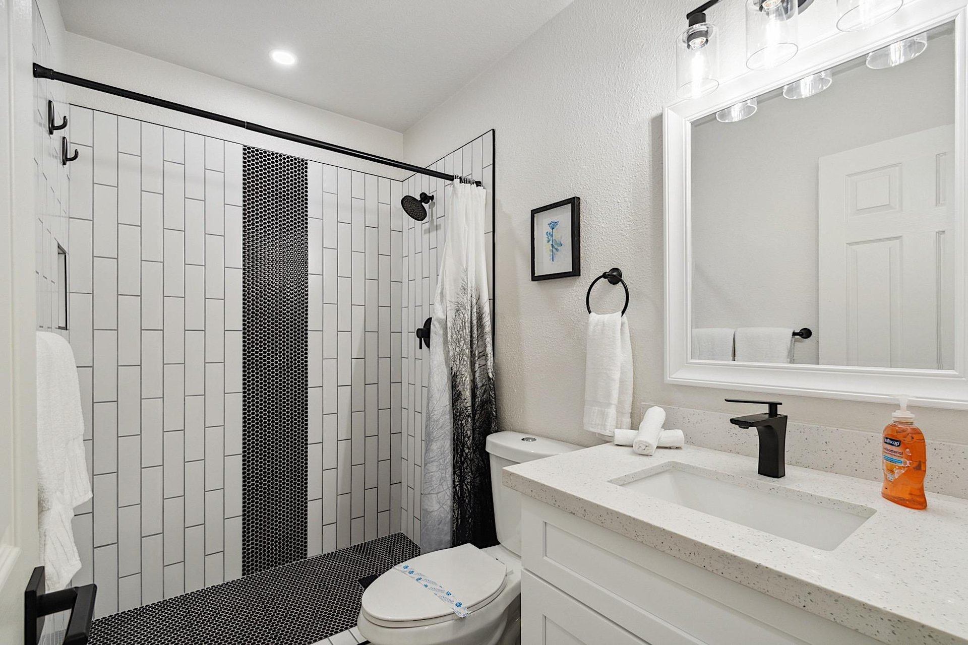 Master bathroom  Walkin shower