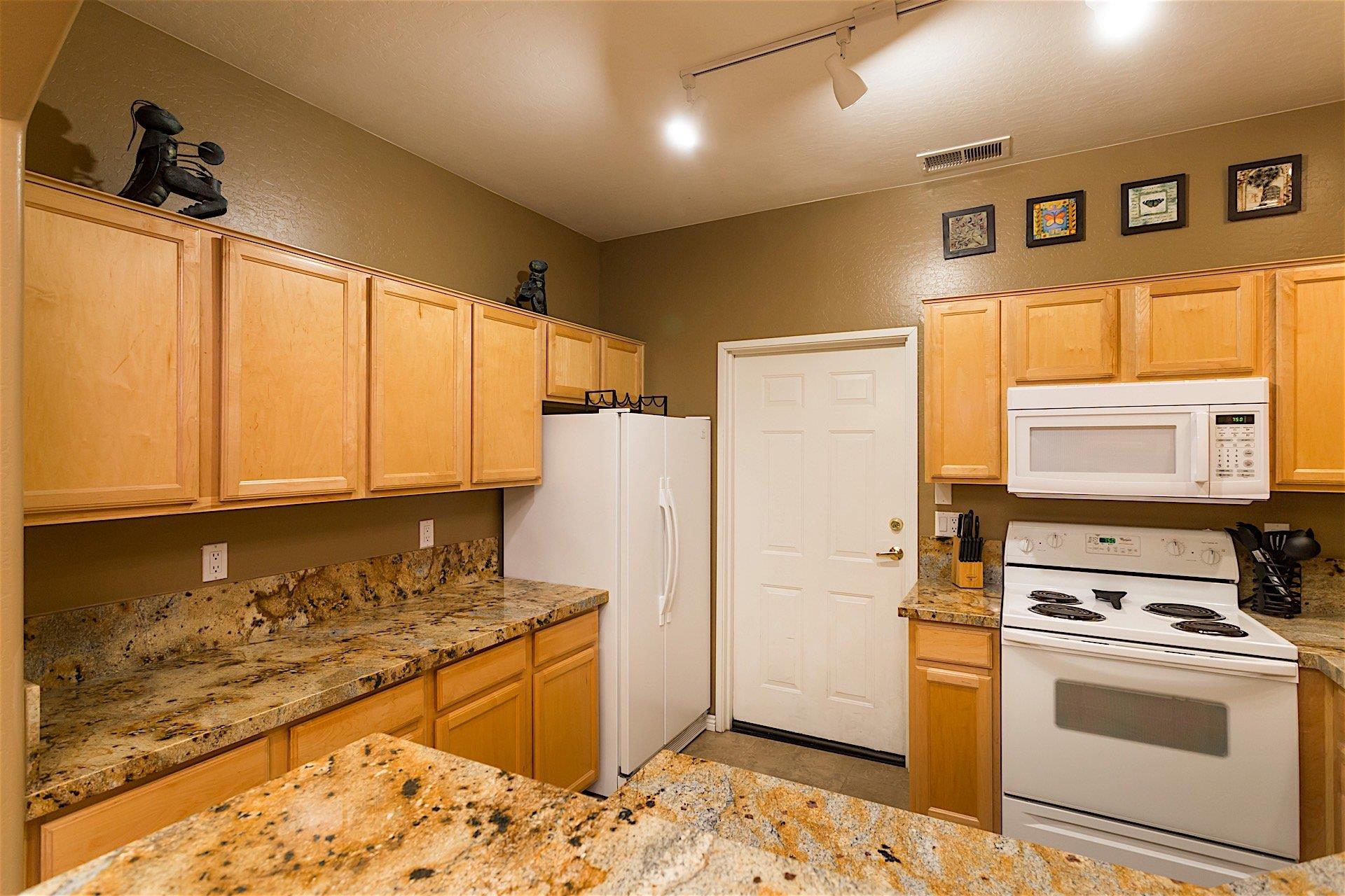 Open Kitchen with Full Sized appliances