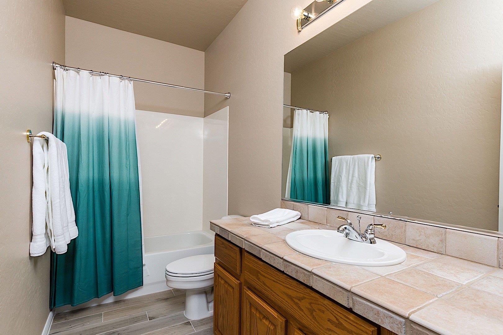 En suite guest bathroom has tubshower combo