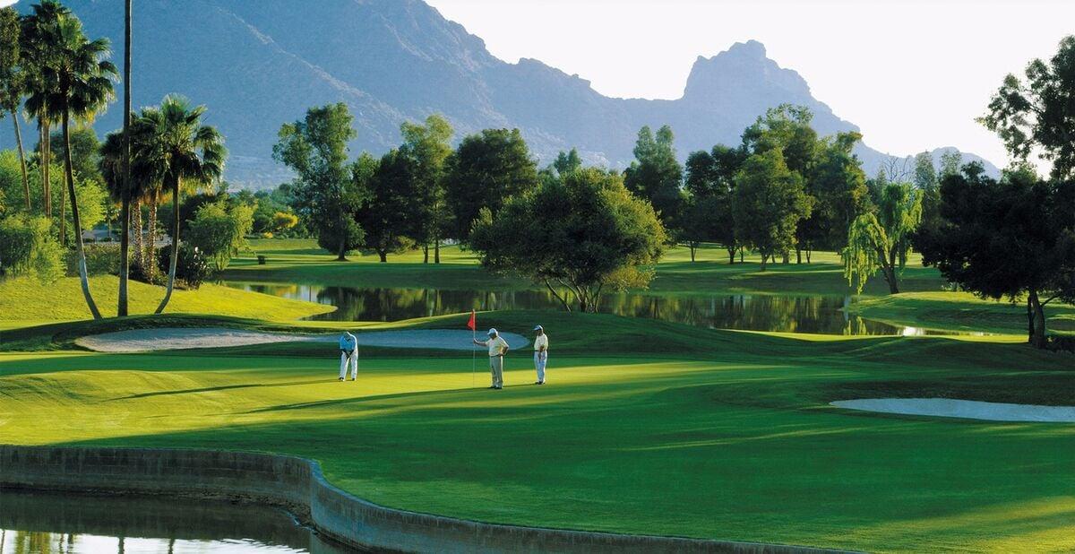 This  ground floor condo is located on the award winning McCormick Ranch golf course. The views are extraordinary.