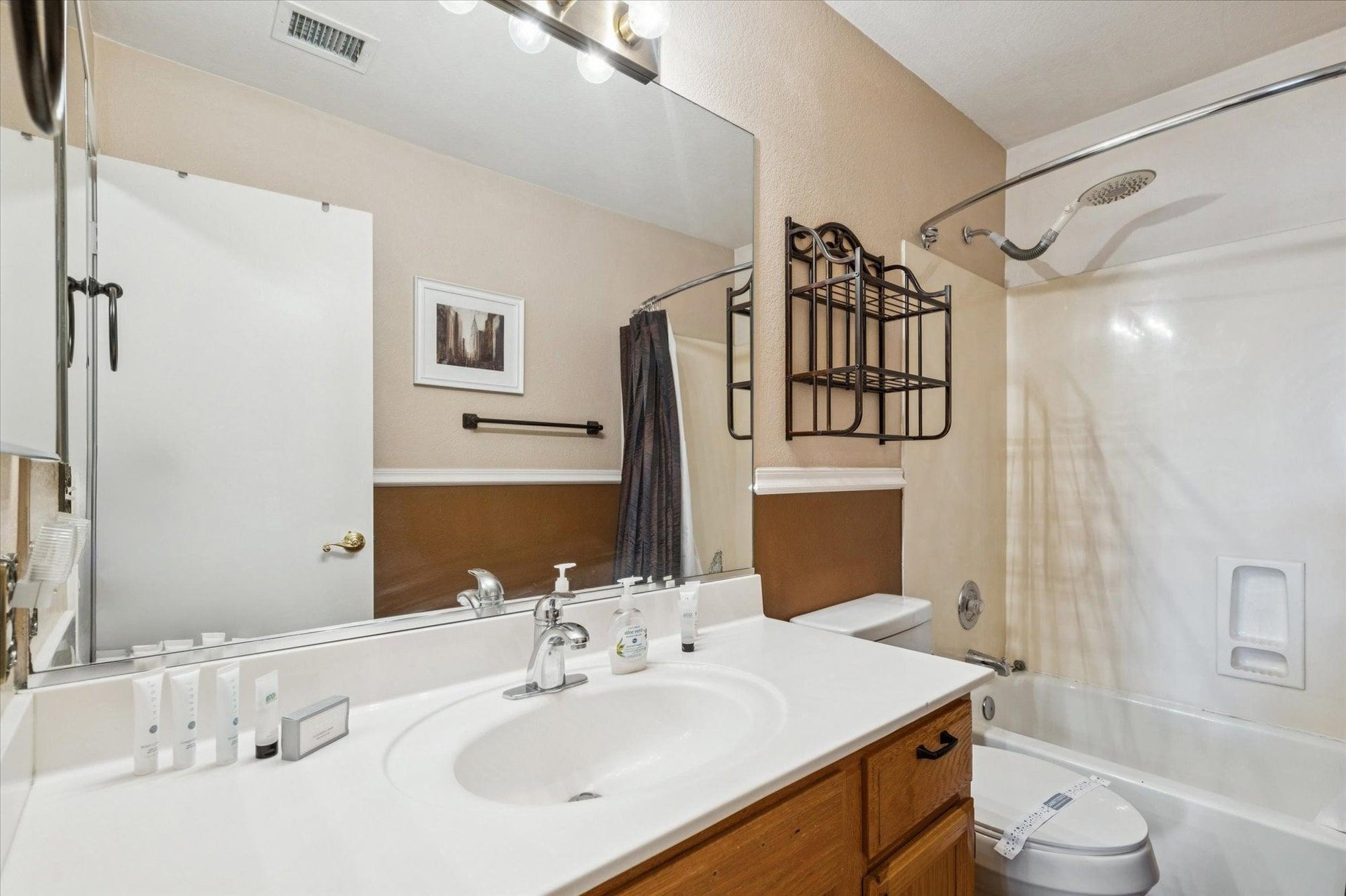 Upstairs hall bathroom