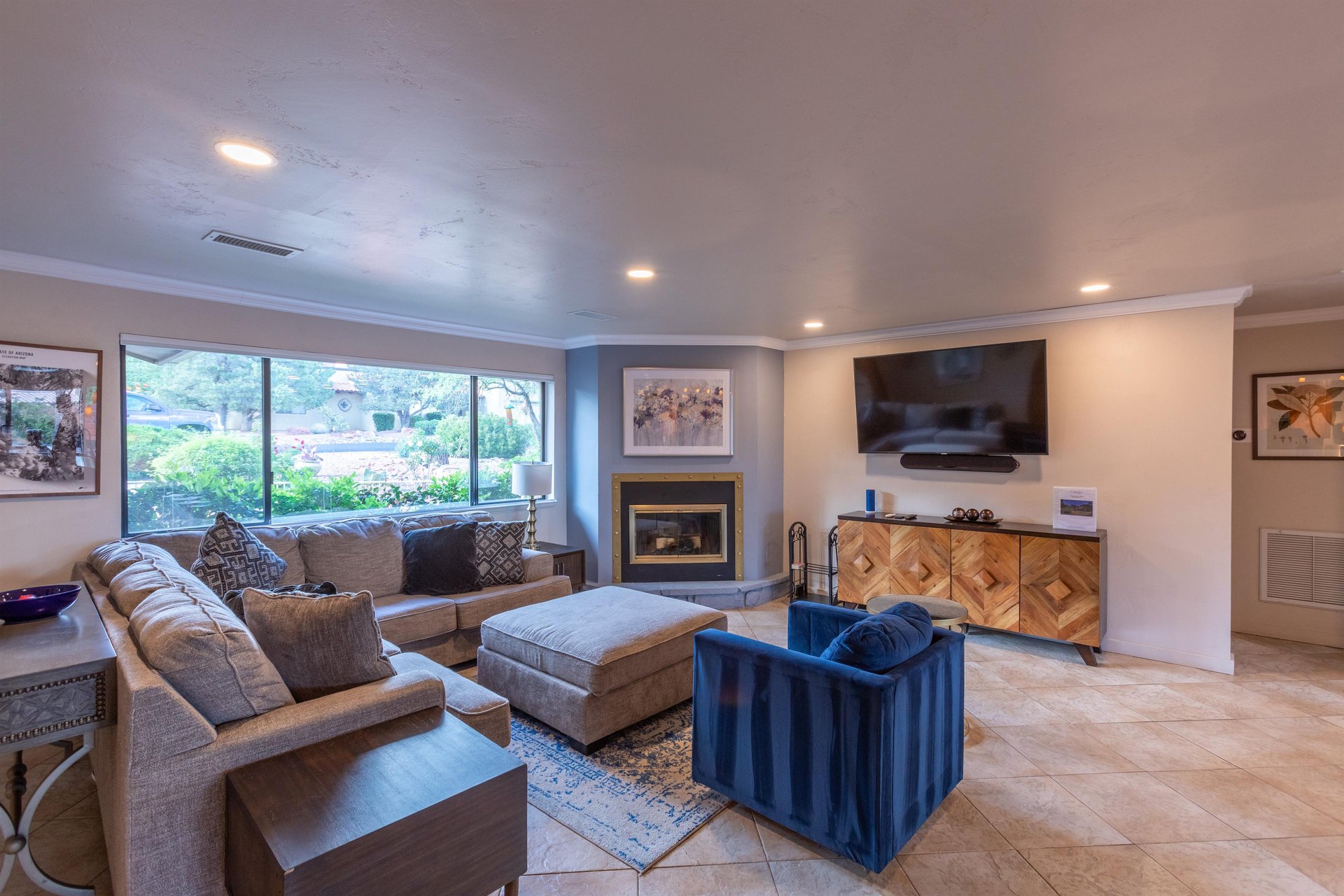 Smart TV With Sound Bar