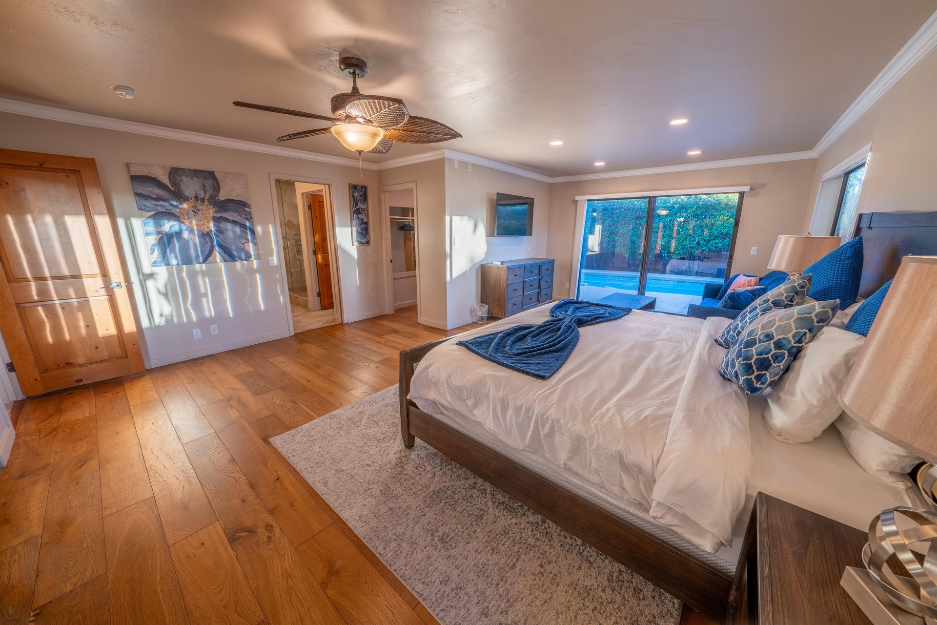 Very Spacious And With Smart TV