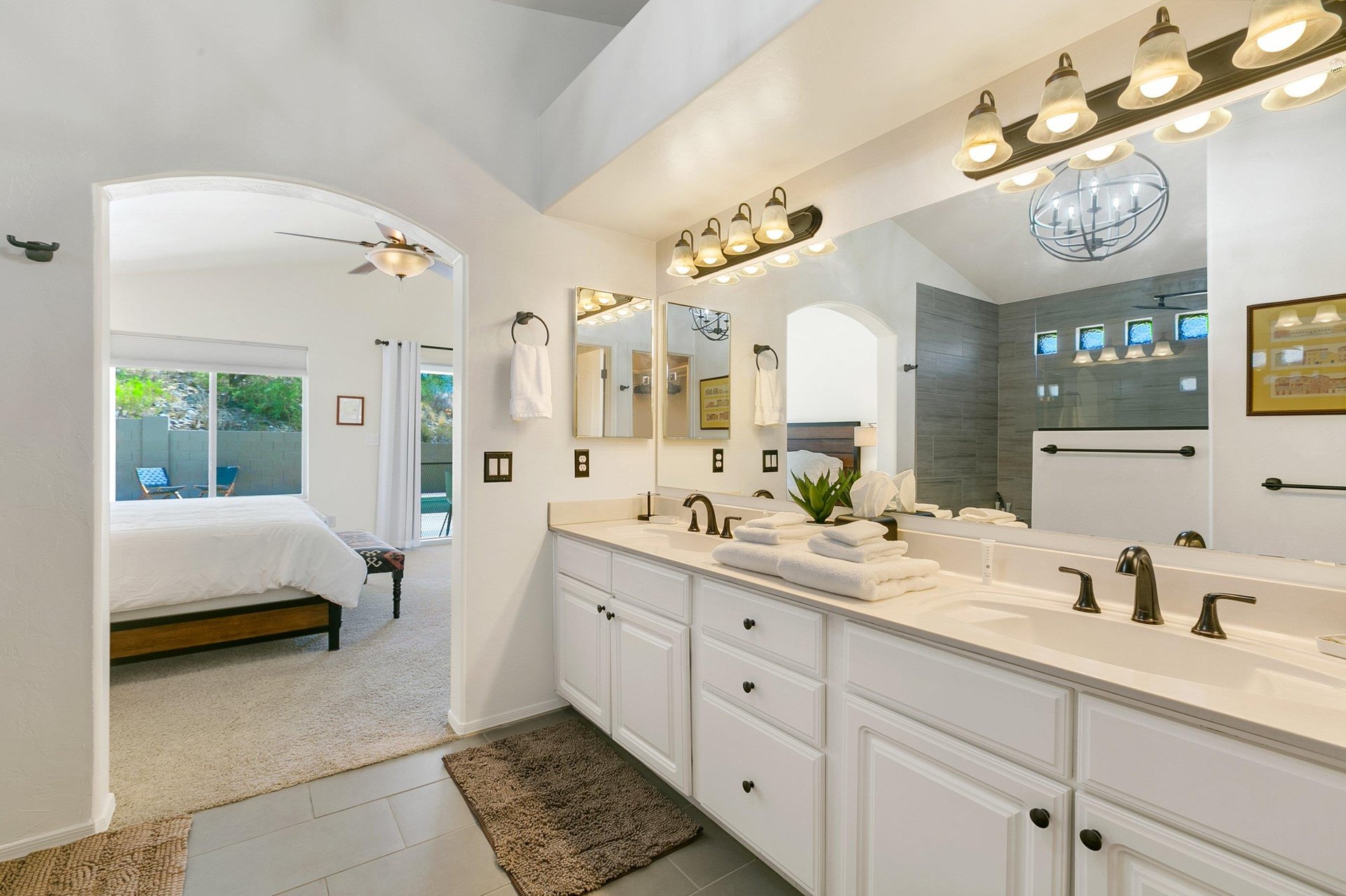 Master bathdual sinks