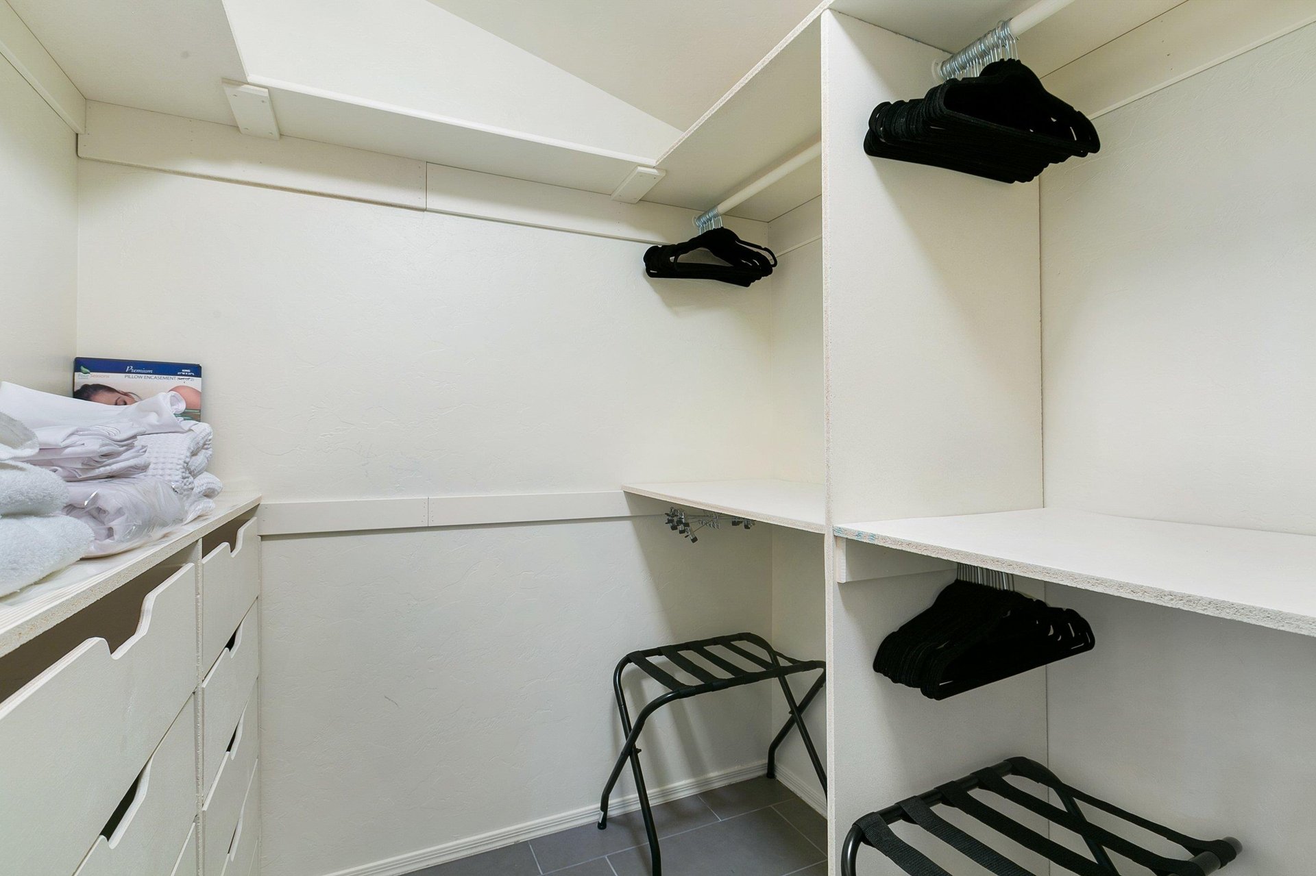 Master bedroom walkin closet