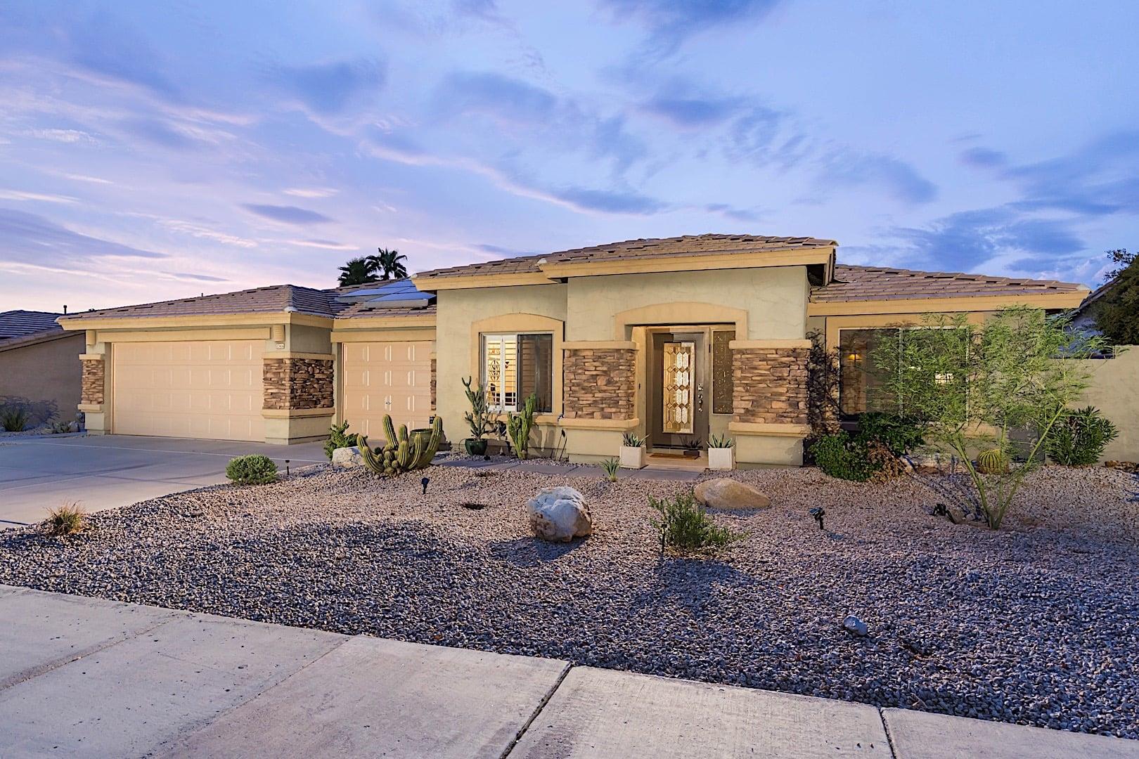 Beautiful home in Estrella Mountain with 3 car garage