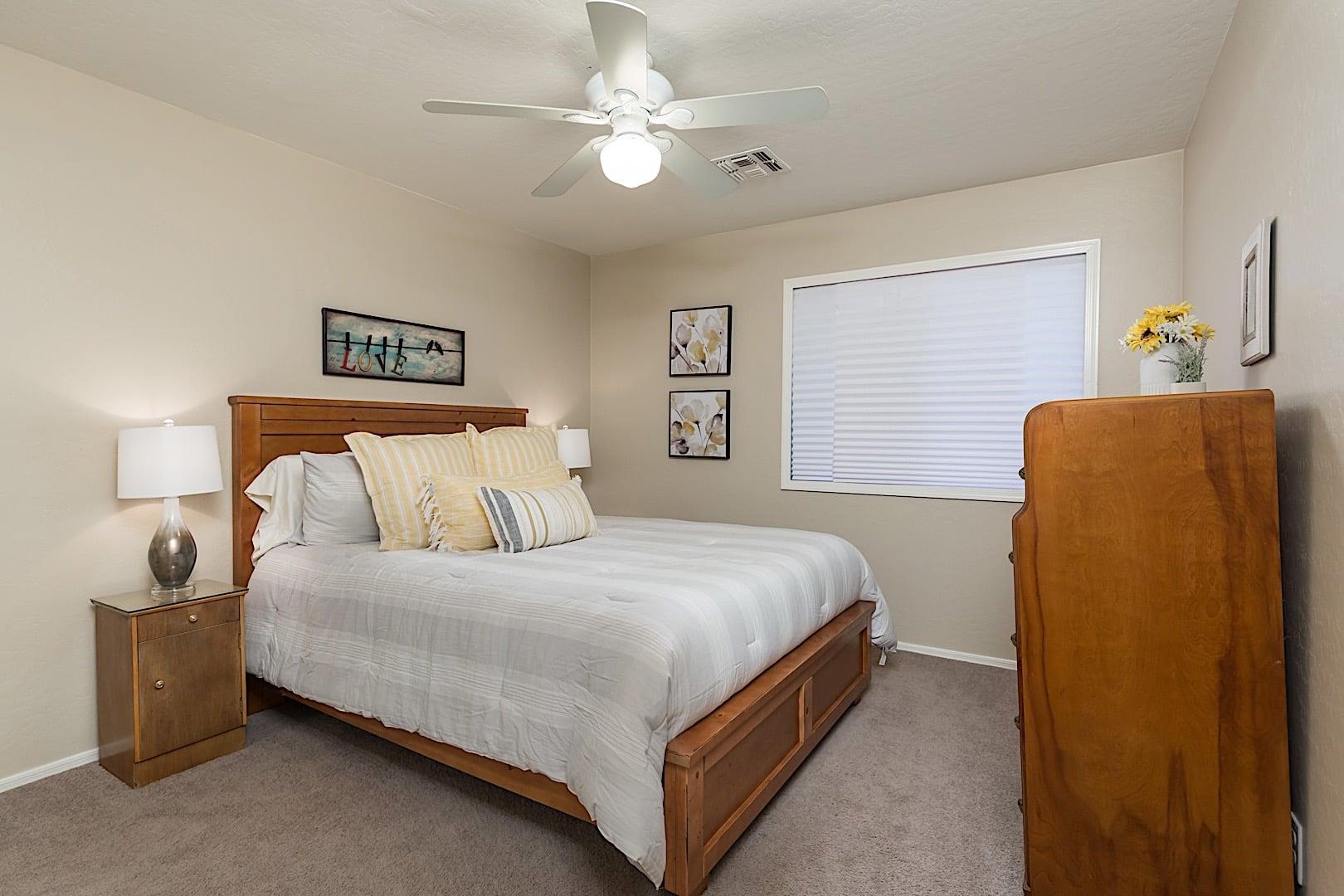 Guest room 3  Queen bed