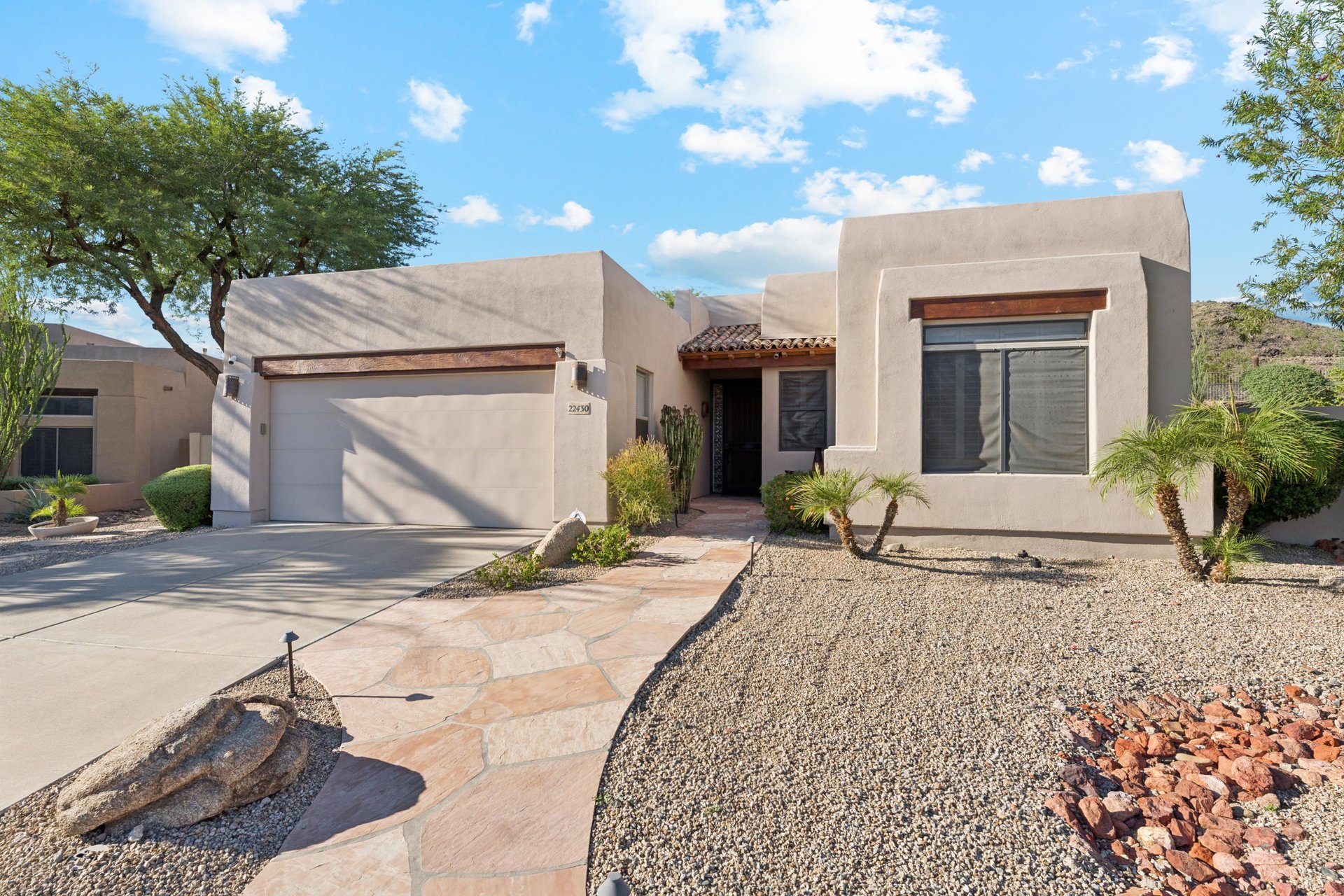 Welcome to Hidden Oasis Park in the twocar garage and soak in the stunning desert scenery