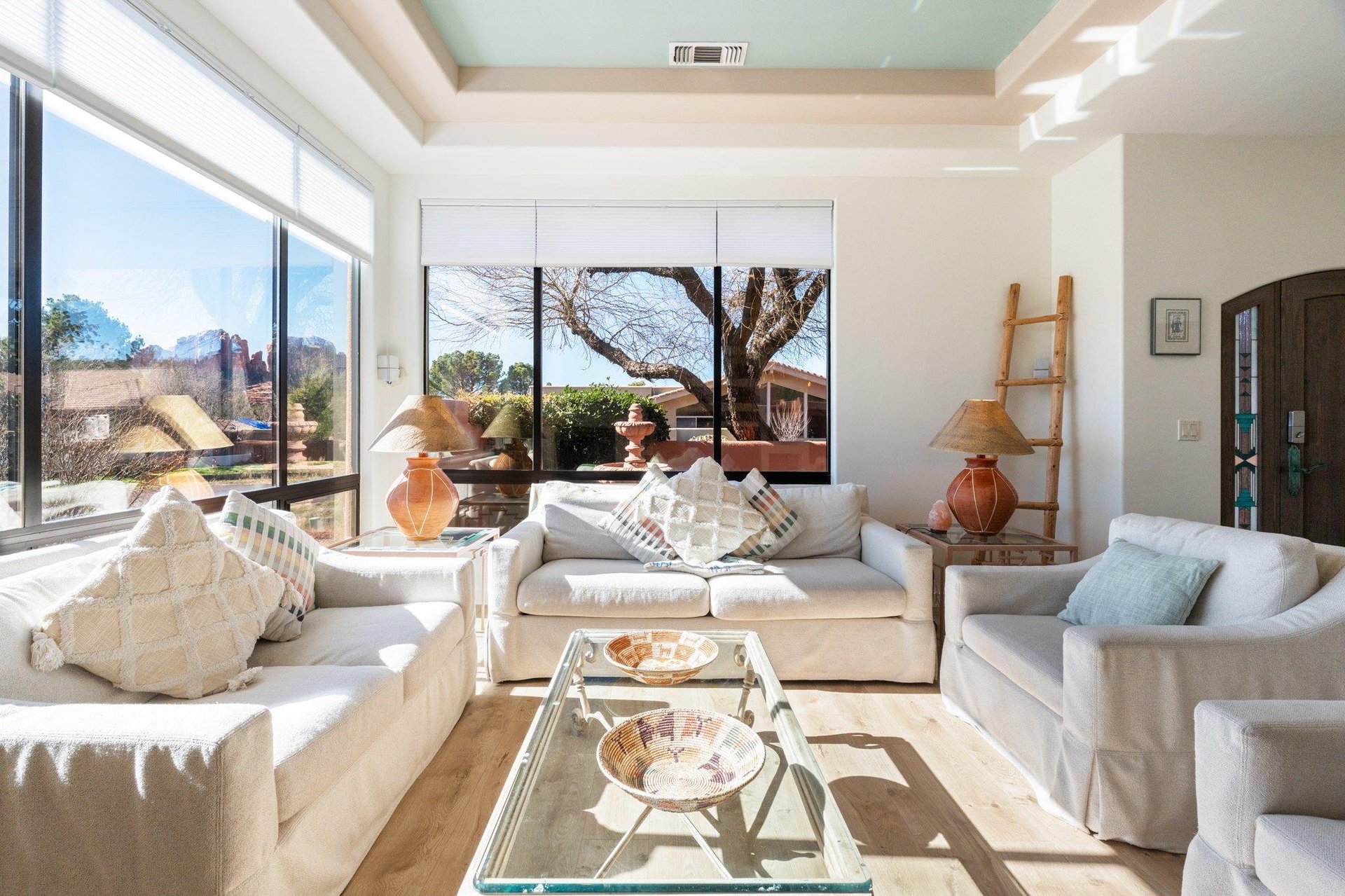 All The Natural Light And Red Rock Views You Can Ask For