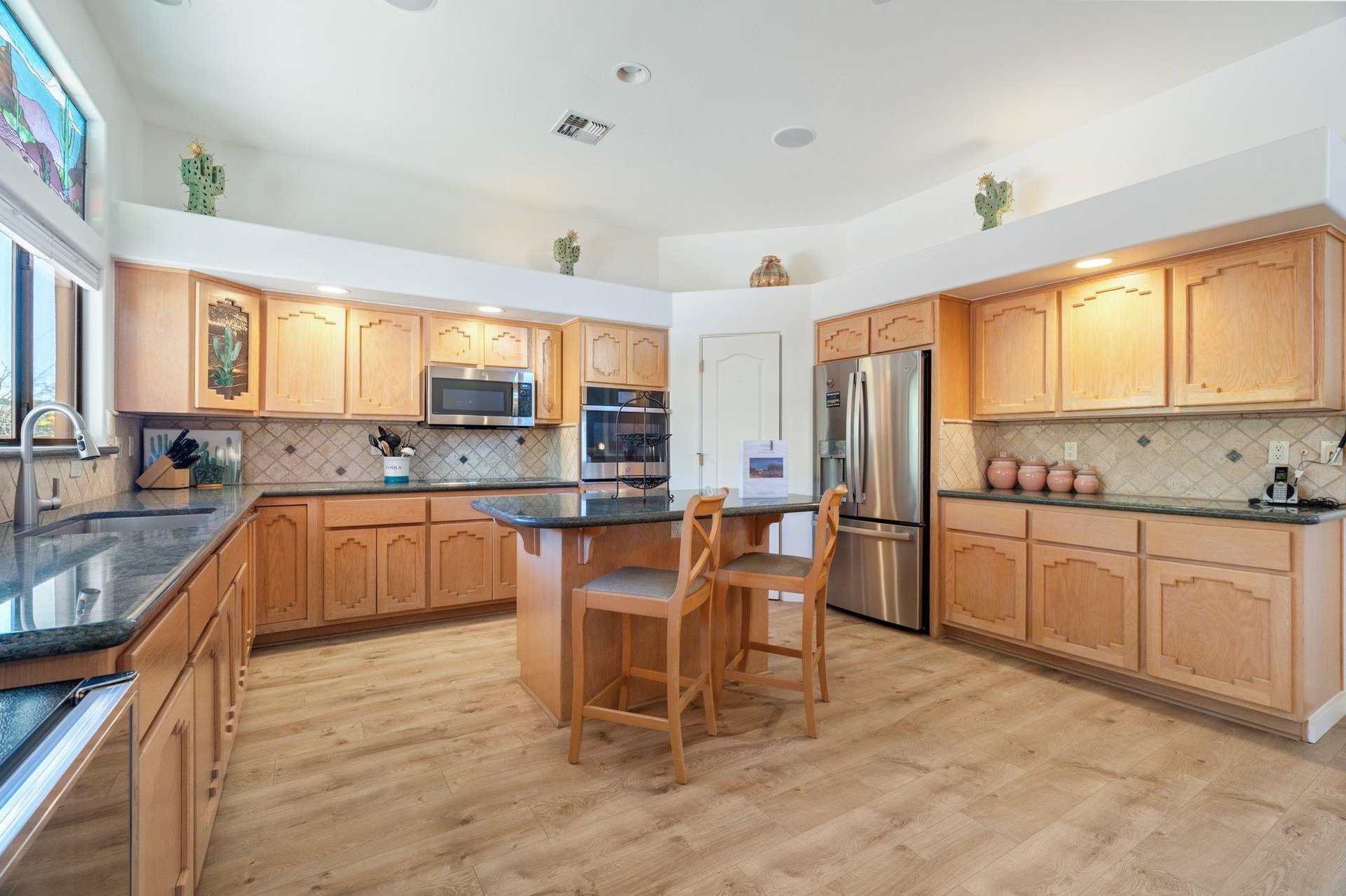 Fully Stocked Kithchen