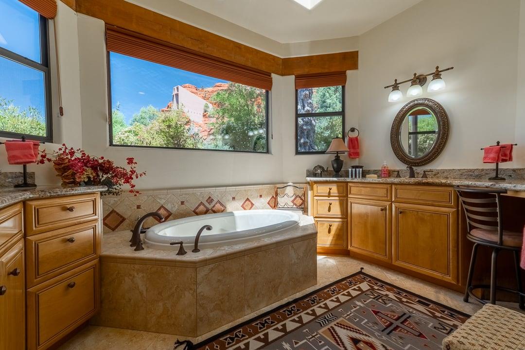 Huge Tub In Master En Suite