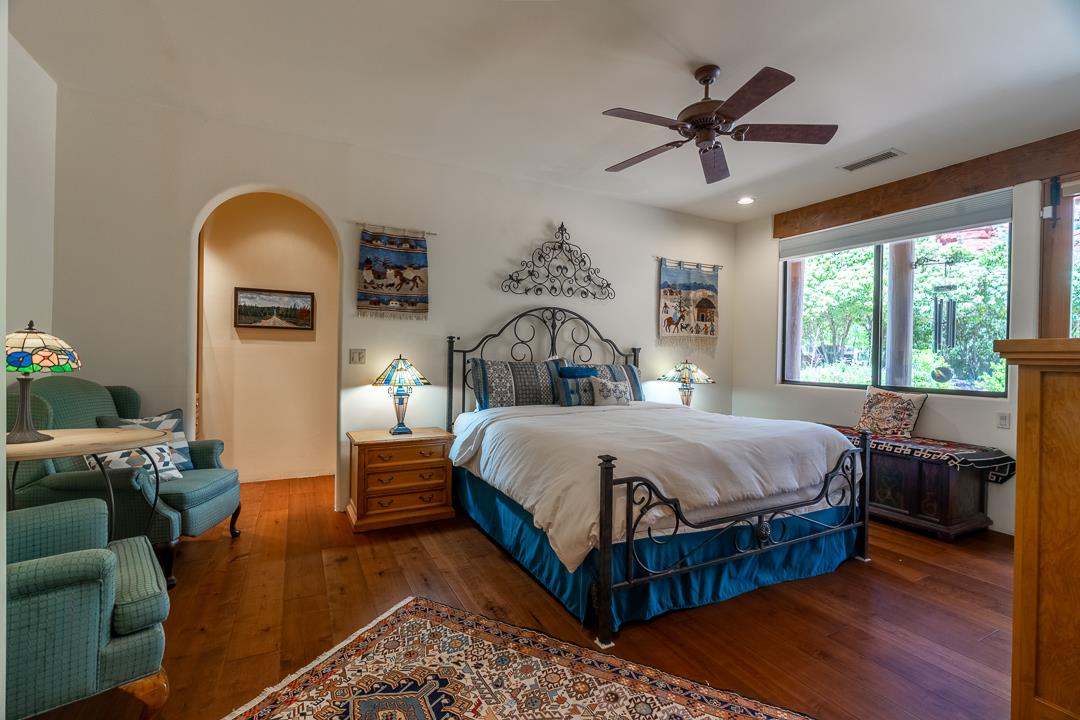 3rd Guest Bedroom With Access To Backyard