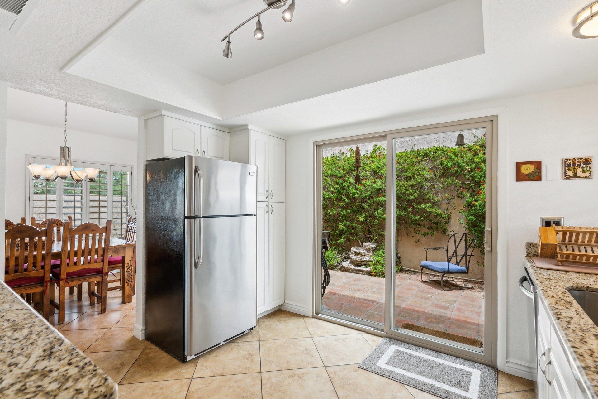 Large patio off the kitchen and dinning room