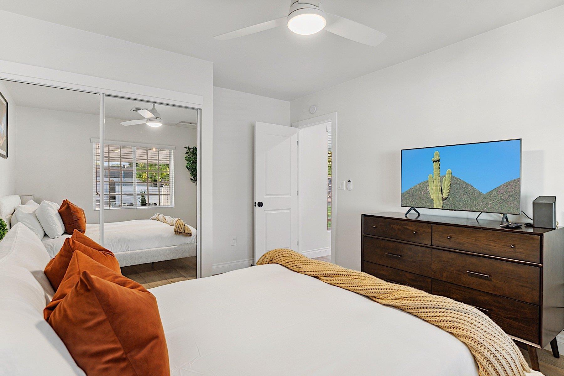 Second bedroom  50 Smart TV