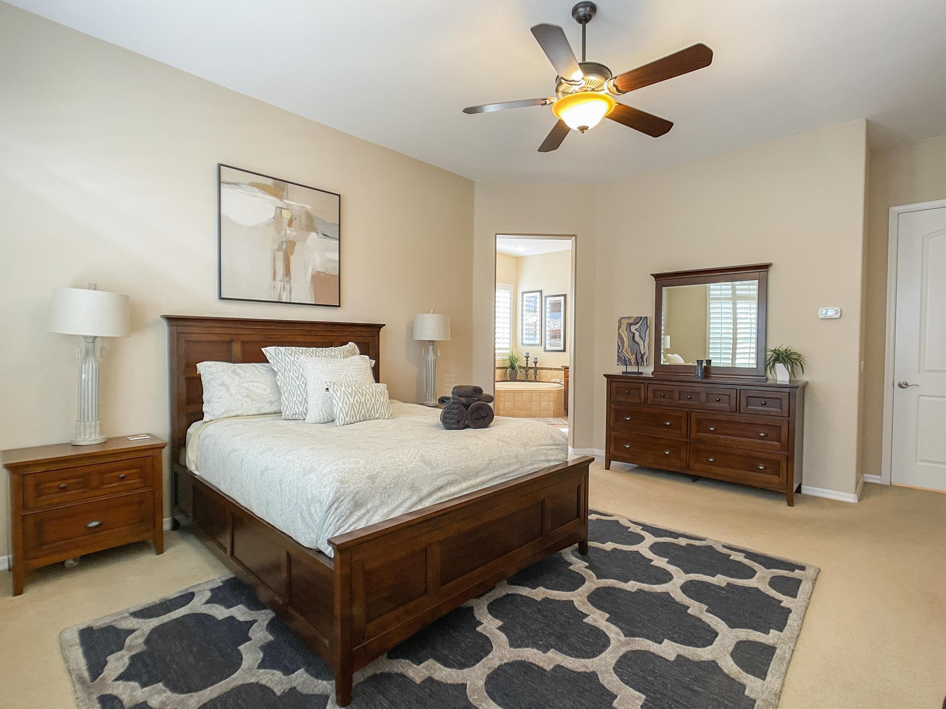 Main suite toward ensuite bath